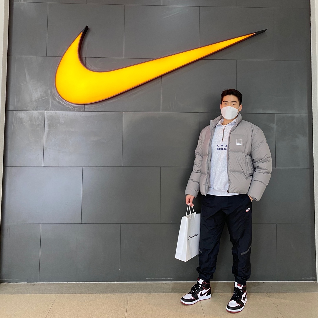 Jordan 1 Retro High OG Bloodline, IAB Studio Half Zip Pullover Light Gray 착용 스타일