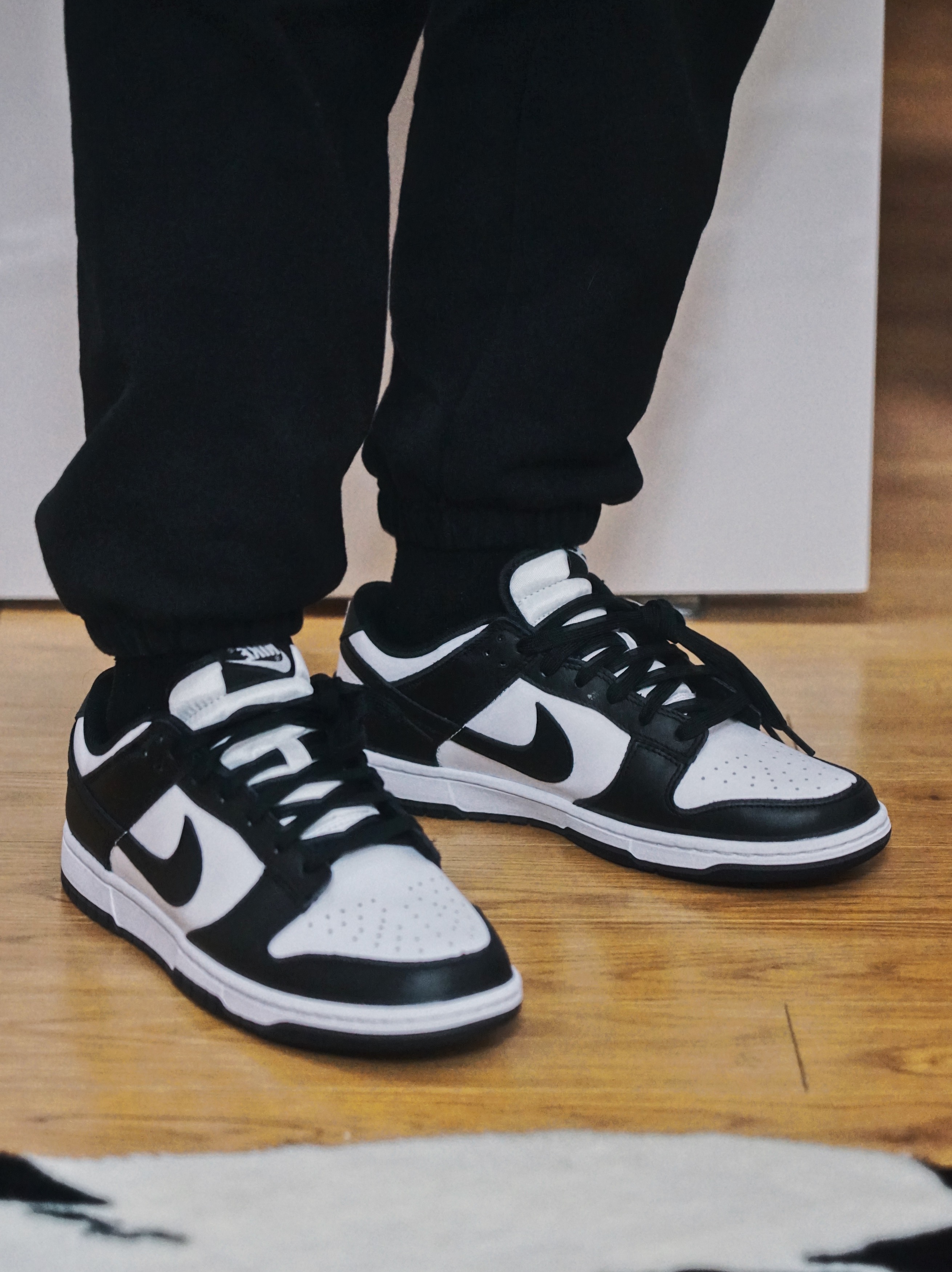 Nike Dunk Low Retro Black 착용 스타일 - 2