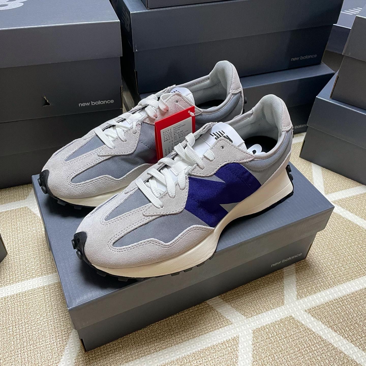 New Balance 327 Grey Purple 착용 스타일