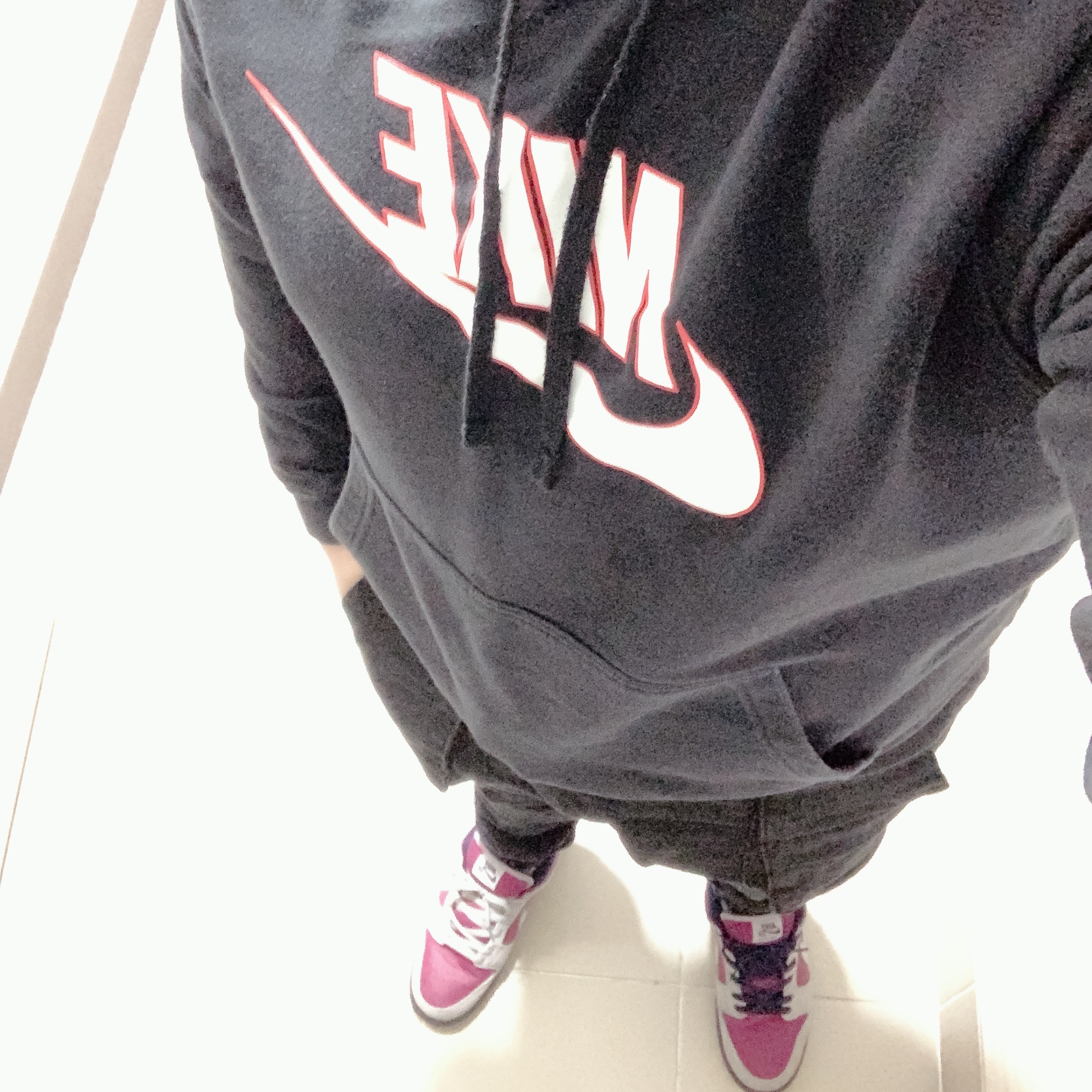 Nike SB Dunk Low Atmosphere Grey True Berry 착용 스타일