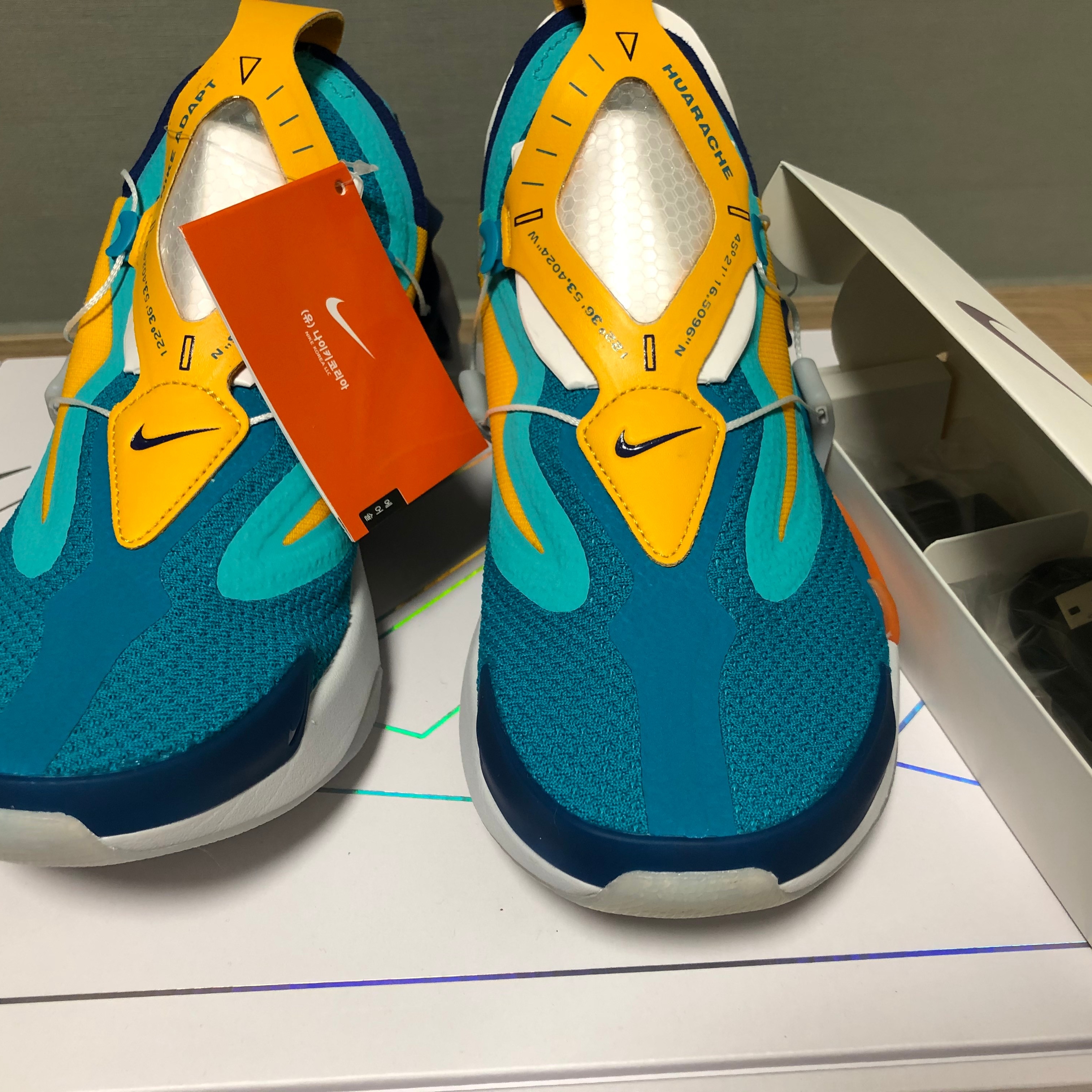 Nike Adapt Huarache Hyper Jade (KR Charger) 착용 스타일