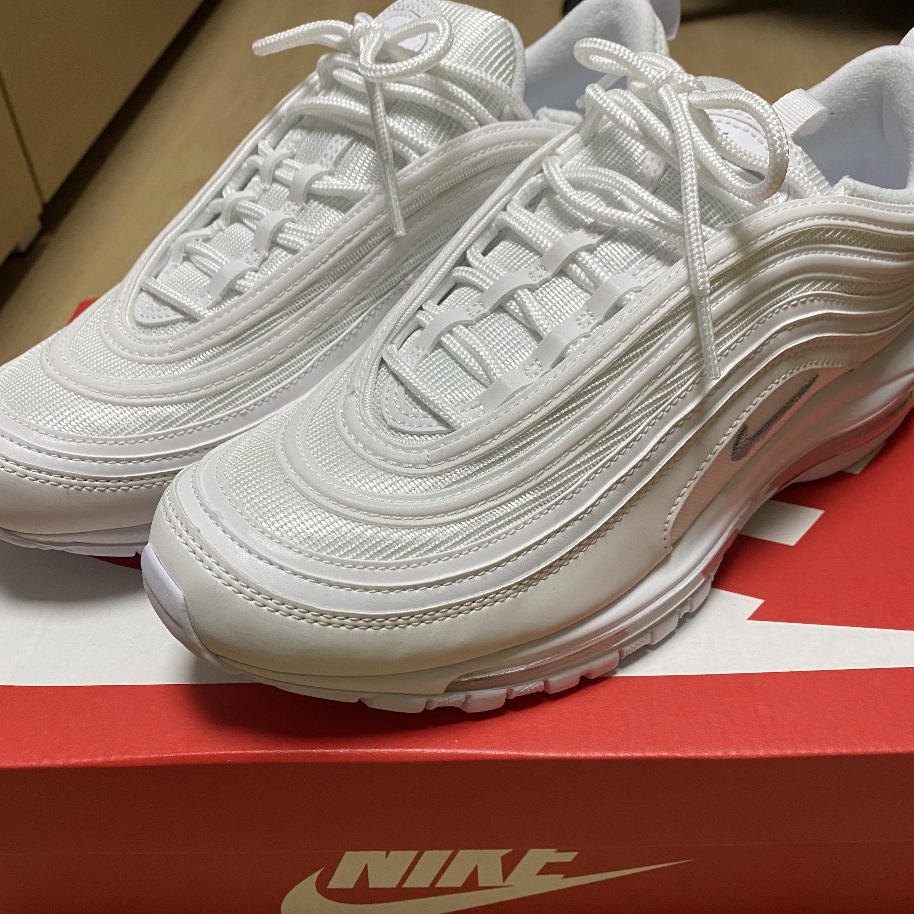 Nike Air Max 97 Triple White Wolf Grey 착용 스타일