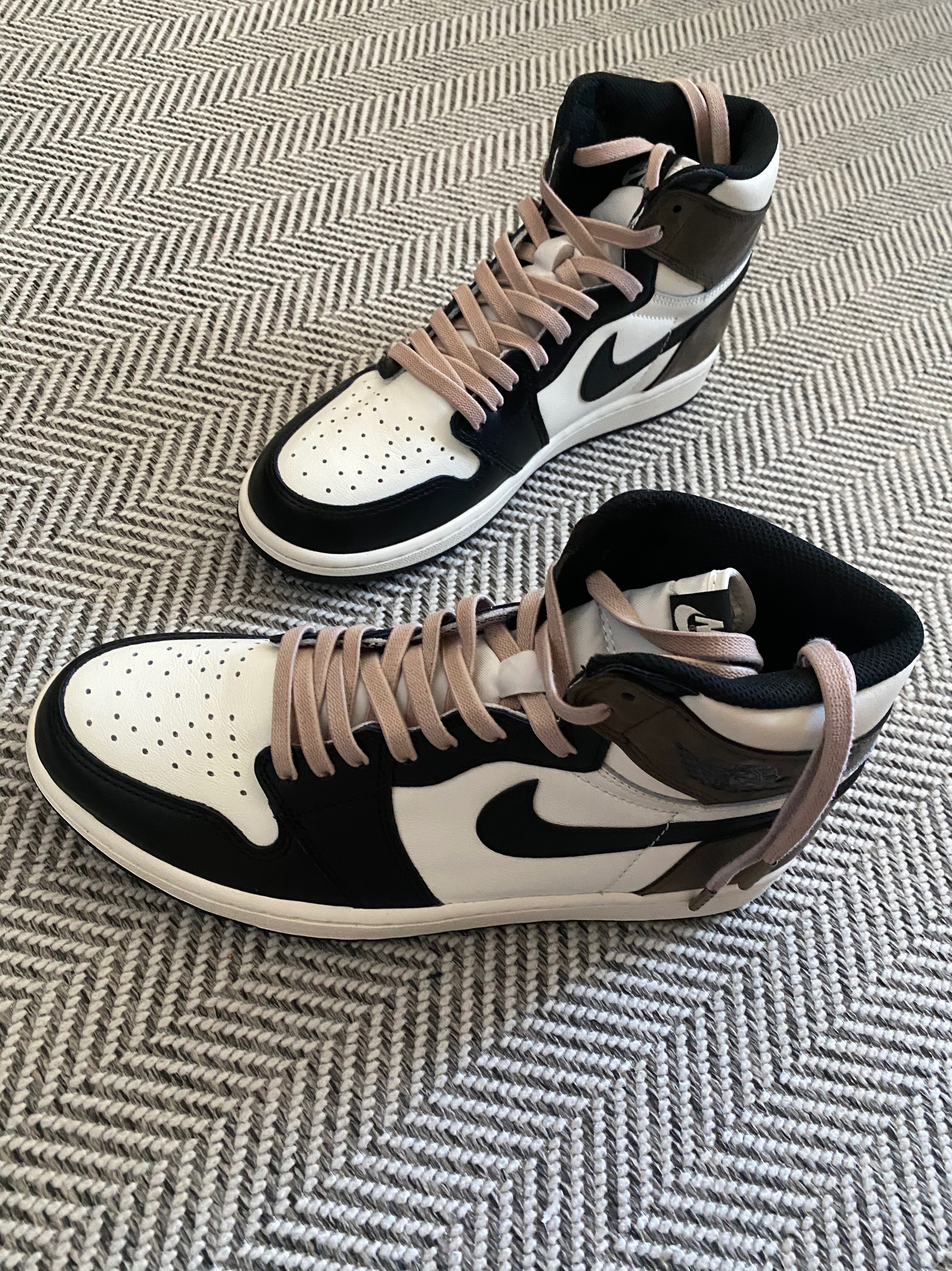 Jordan 1 Retro High OG Black Mocha, Jordan 1 Mid Light Smoke Grey 착용 스타일 - 2