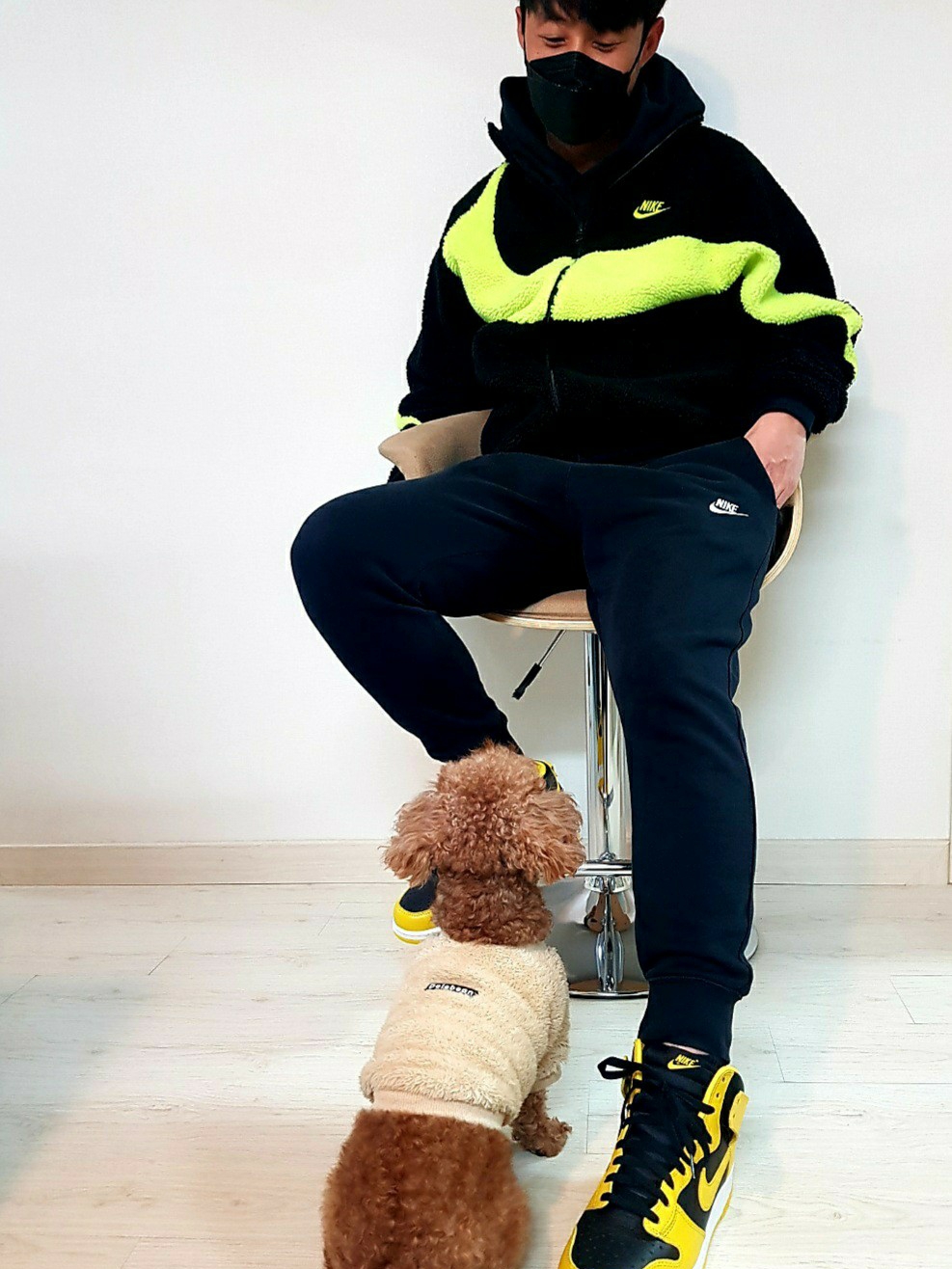 Nike Dunk High SP Varsity Maize, Nike Big Swoosh Full Zip Jacket Black Volt 착용 스타일