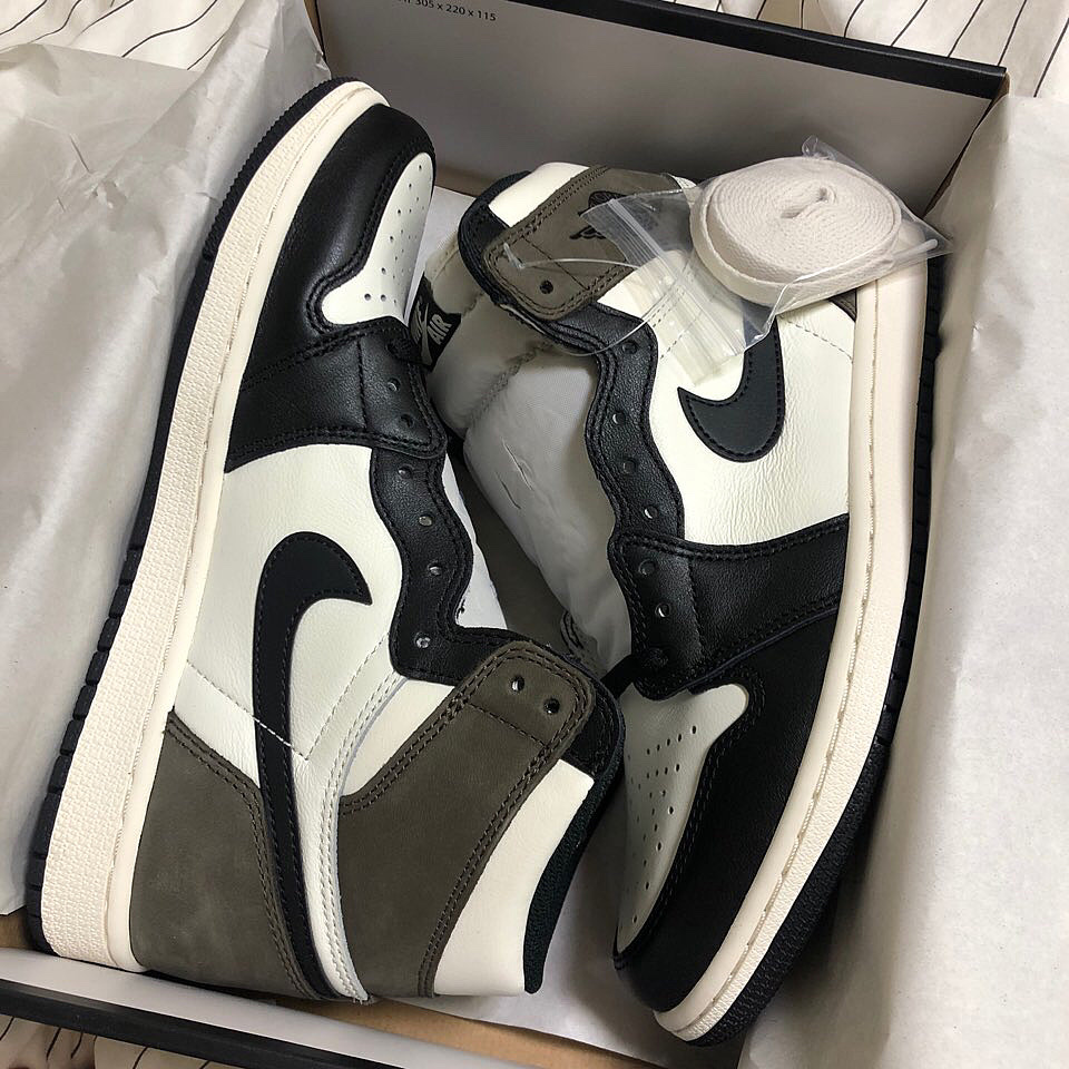 Jordan 1 Retro High OG Black Mocha 착용 스타일