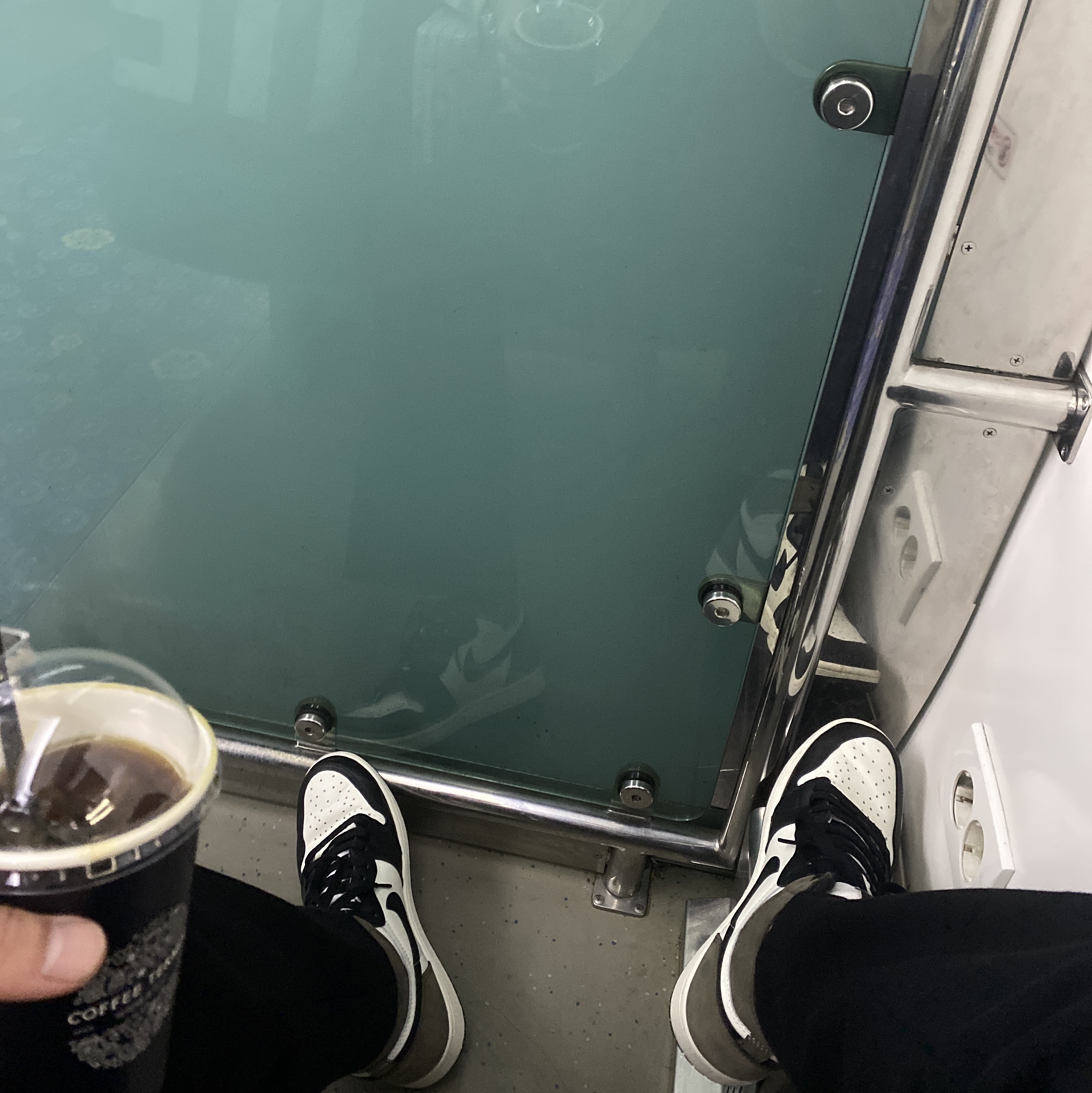 Jordan 1 Retro High OG Black Mocha 착용 스타일
