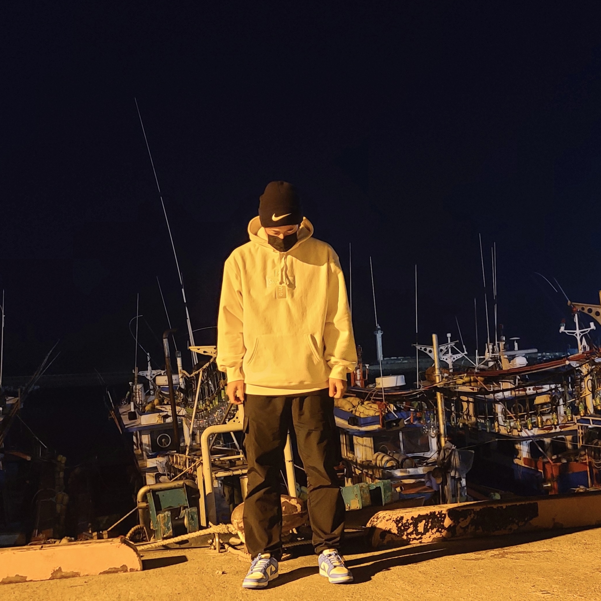 Supreme Cross Box Logo Hooded Sweatshirt Natural - 20FW, Nike x Stussy Cuff Beanie Black 착용 스타일