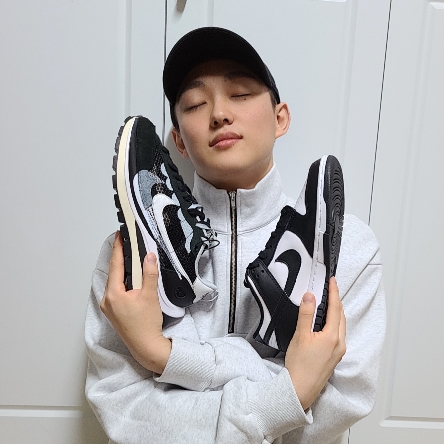 Nike x Sacai VaporWaffle Black White, IAB Studio Half Zip Pullover Light Gray 착용 스타일 - 1
