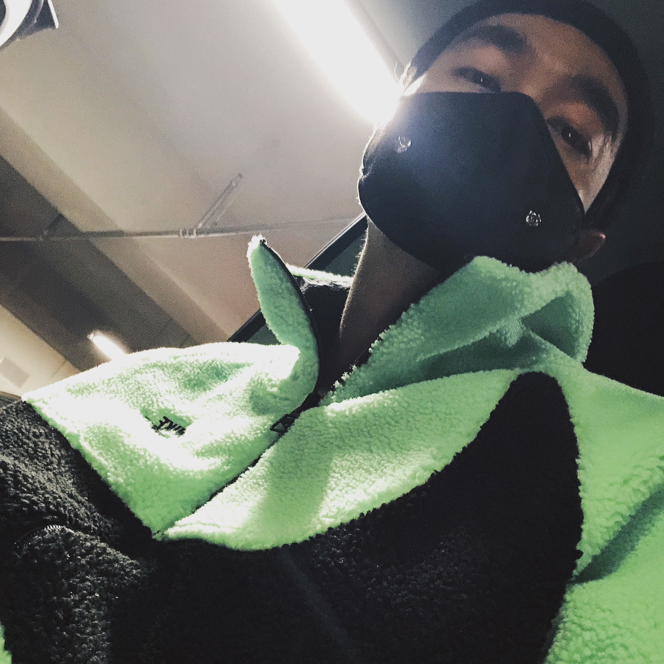 Nike Big Swoosh Full Zip Jacket Green Black 착용 스타일