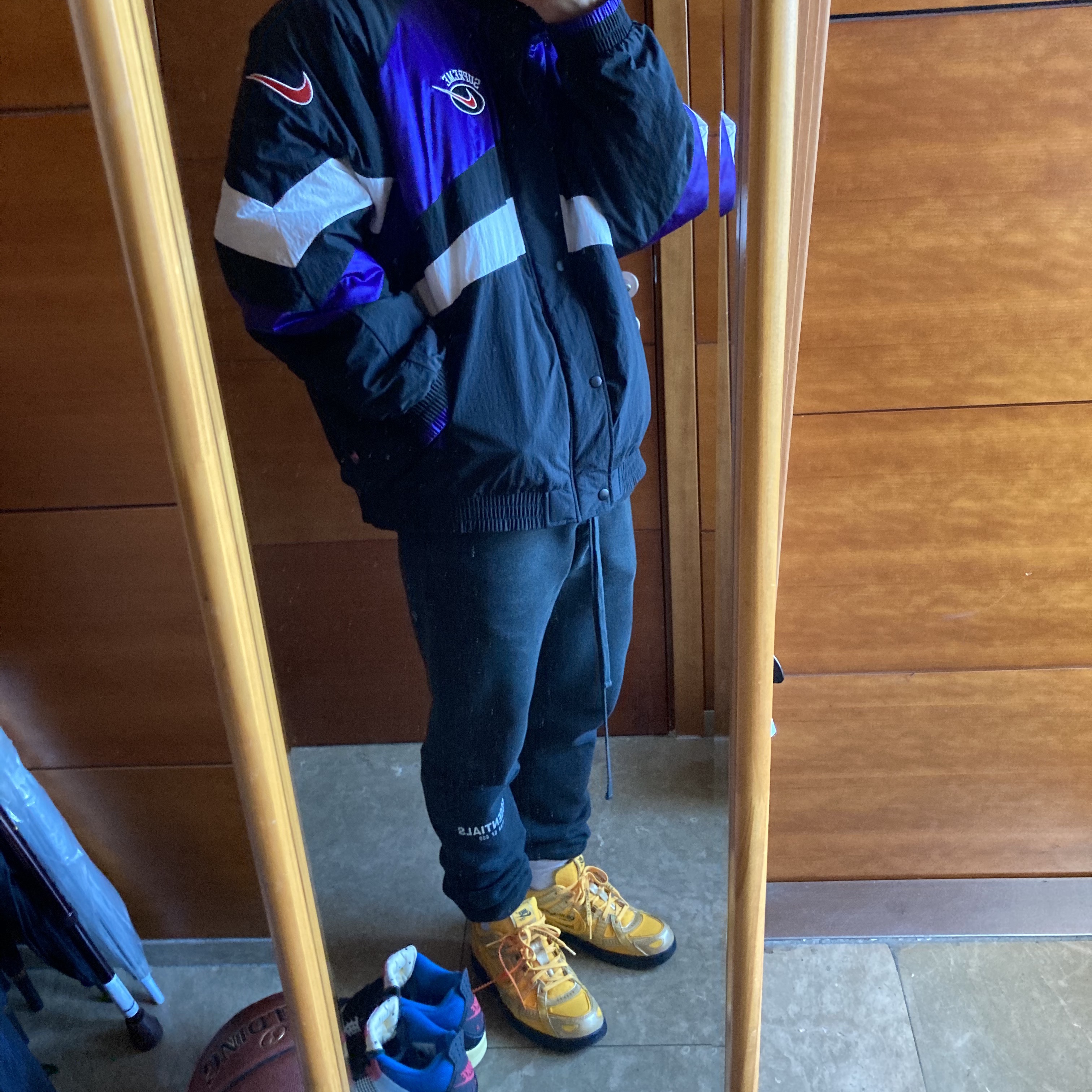 Nike x Off-White Air Rubber Dunk University Gold 착용 스타일