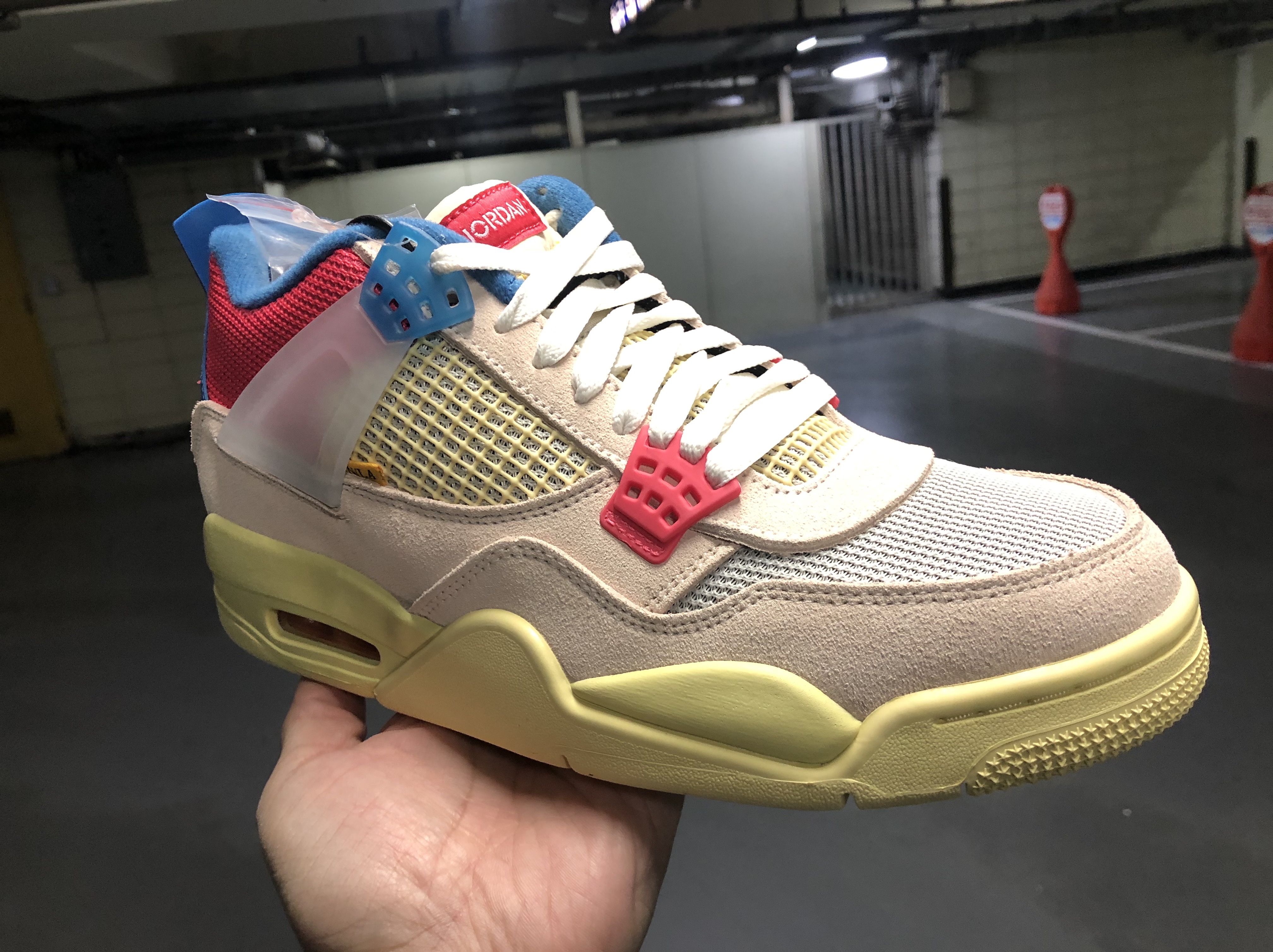 Jordan 4 x Union Retro Guava Ice 착용 스타일