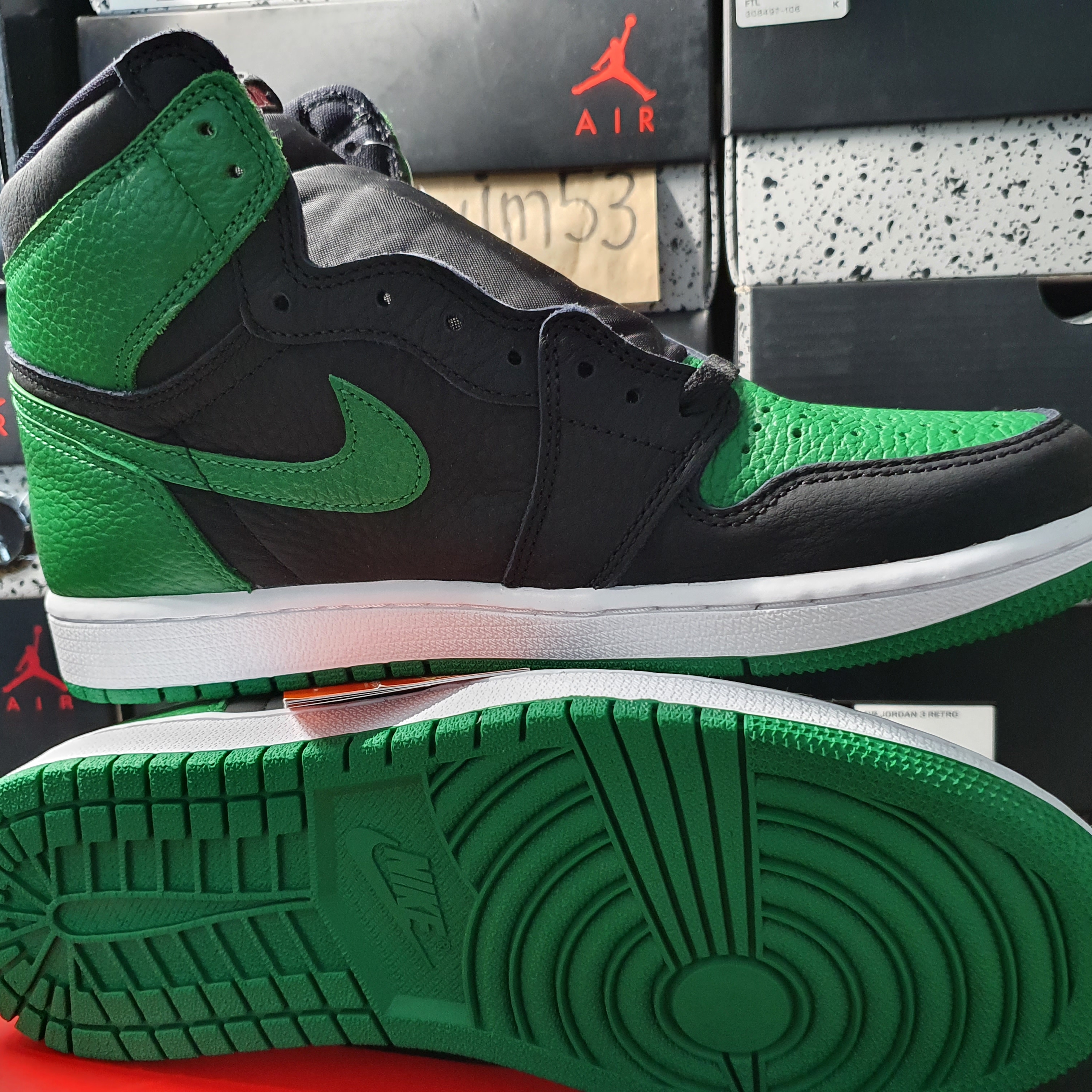 Jordan 1 Retro High OG Pine Green Black 착용 스타일 - 2