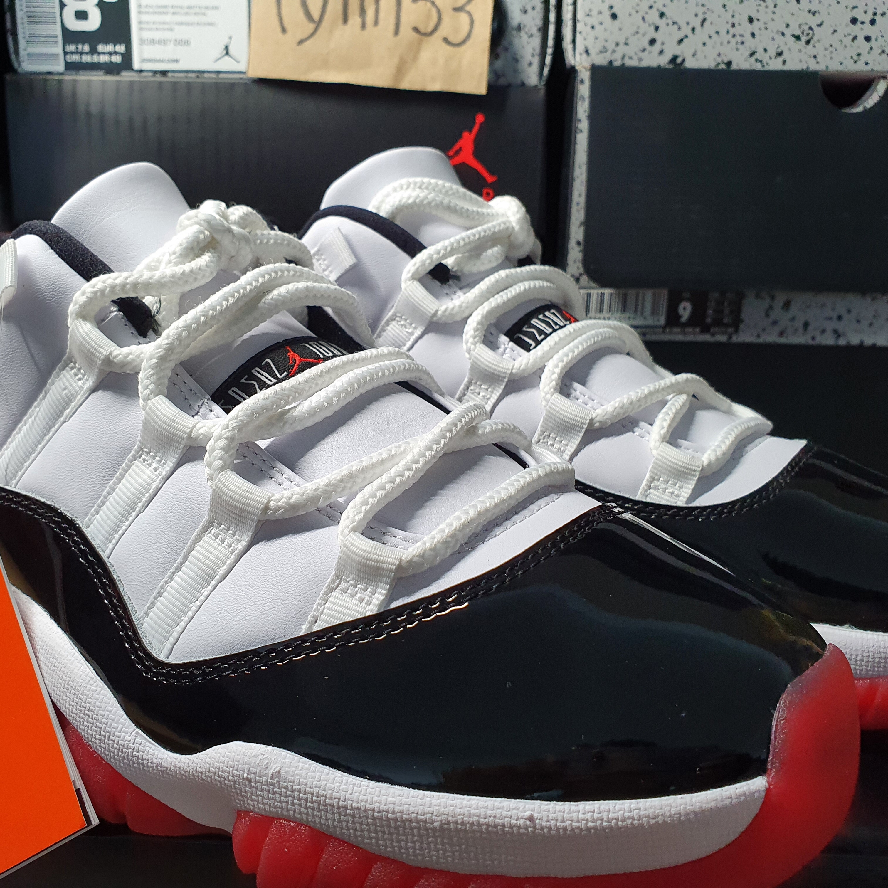 Jordan 11 Retro Low Concord Bred 착용 스타일 - 1
