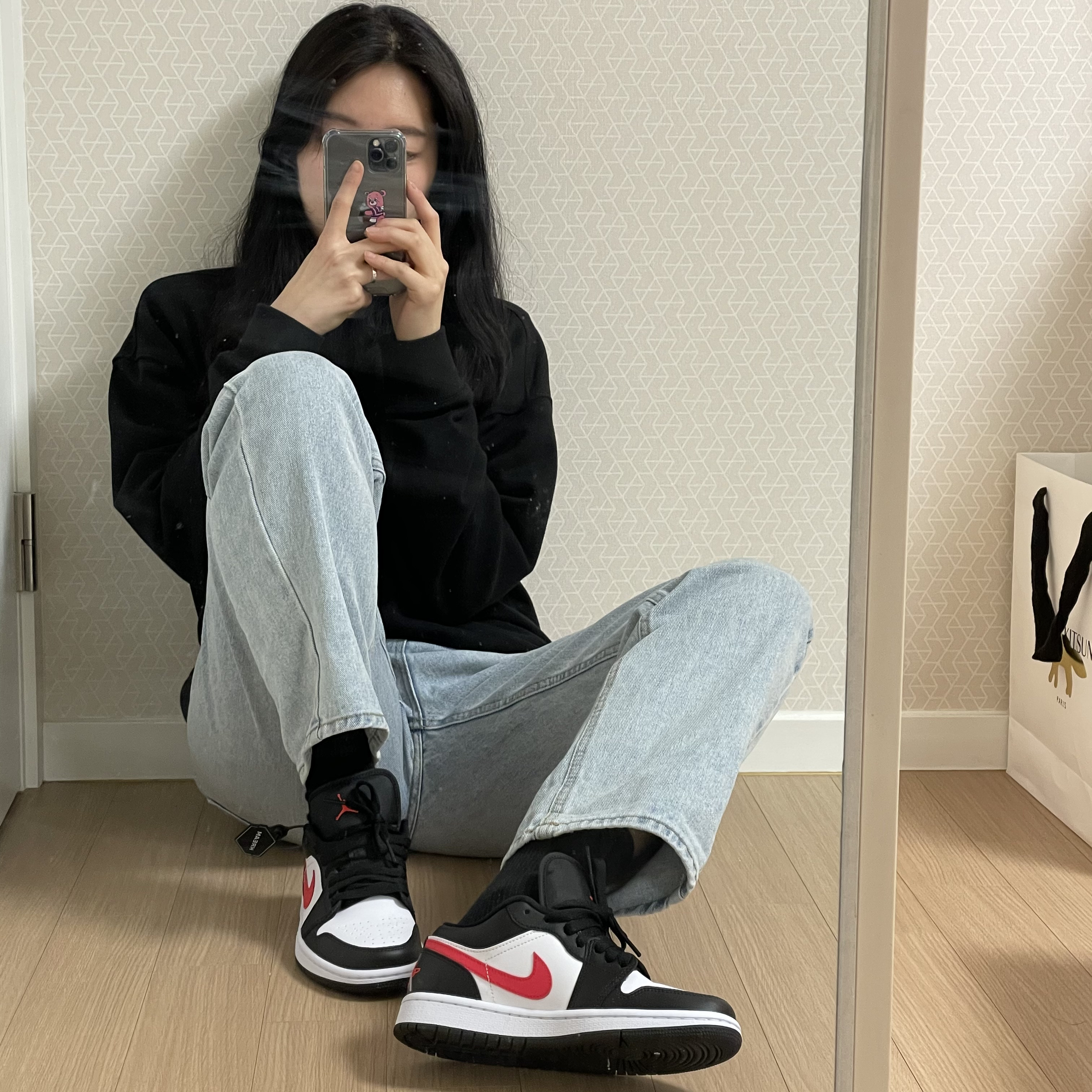 (W) Jordan 1 Low Black Siren Red 착용 스타일