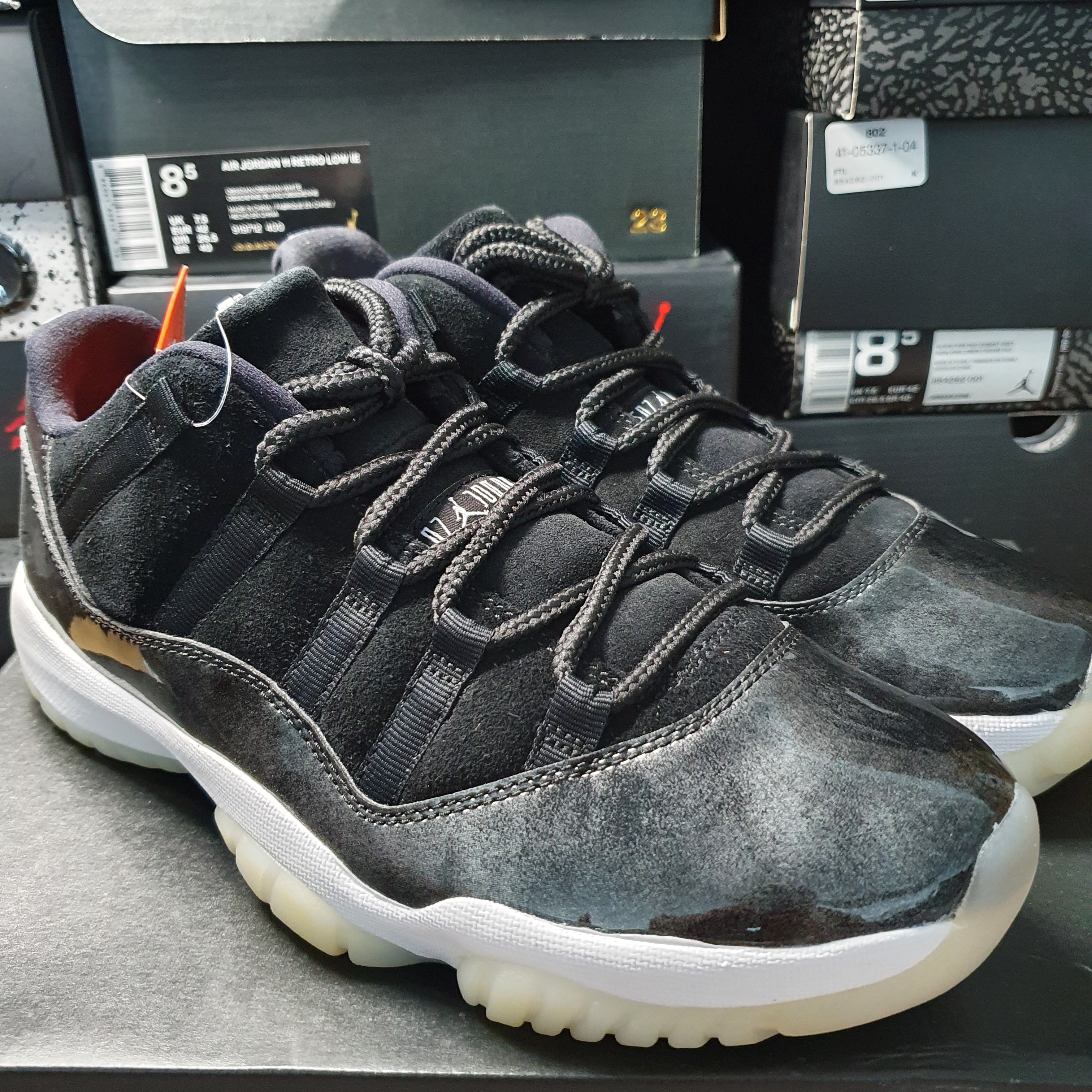 Jordan 11 Retro Low Barons 착용 스타일 - 1