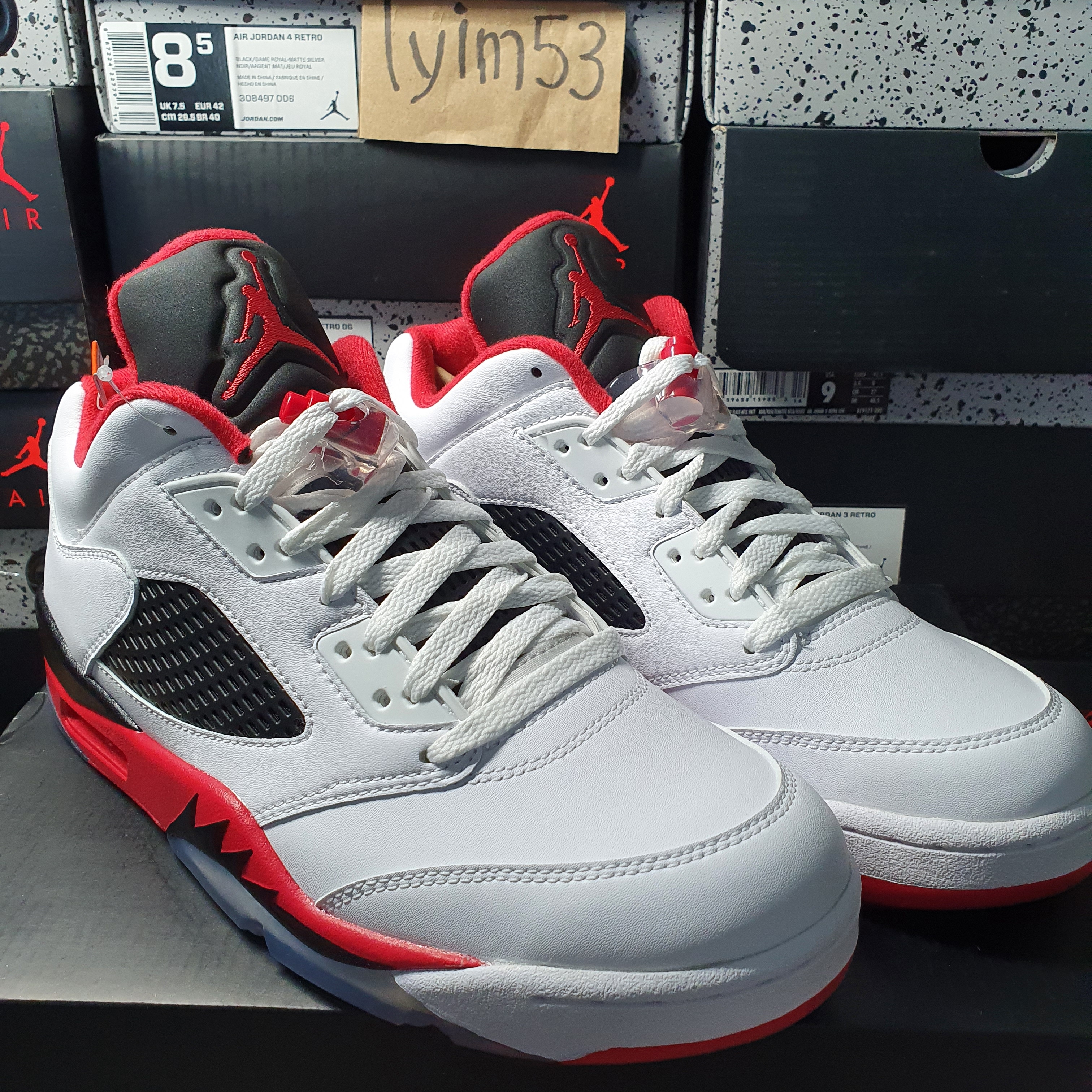 Jordan 5 Retro Low Fire Red 착용 스타일 - 1