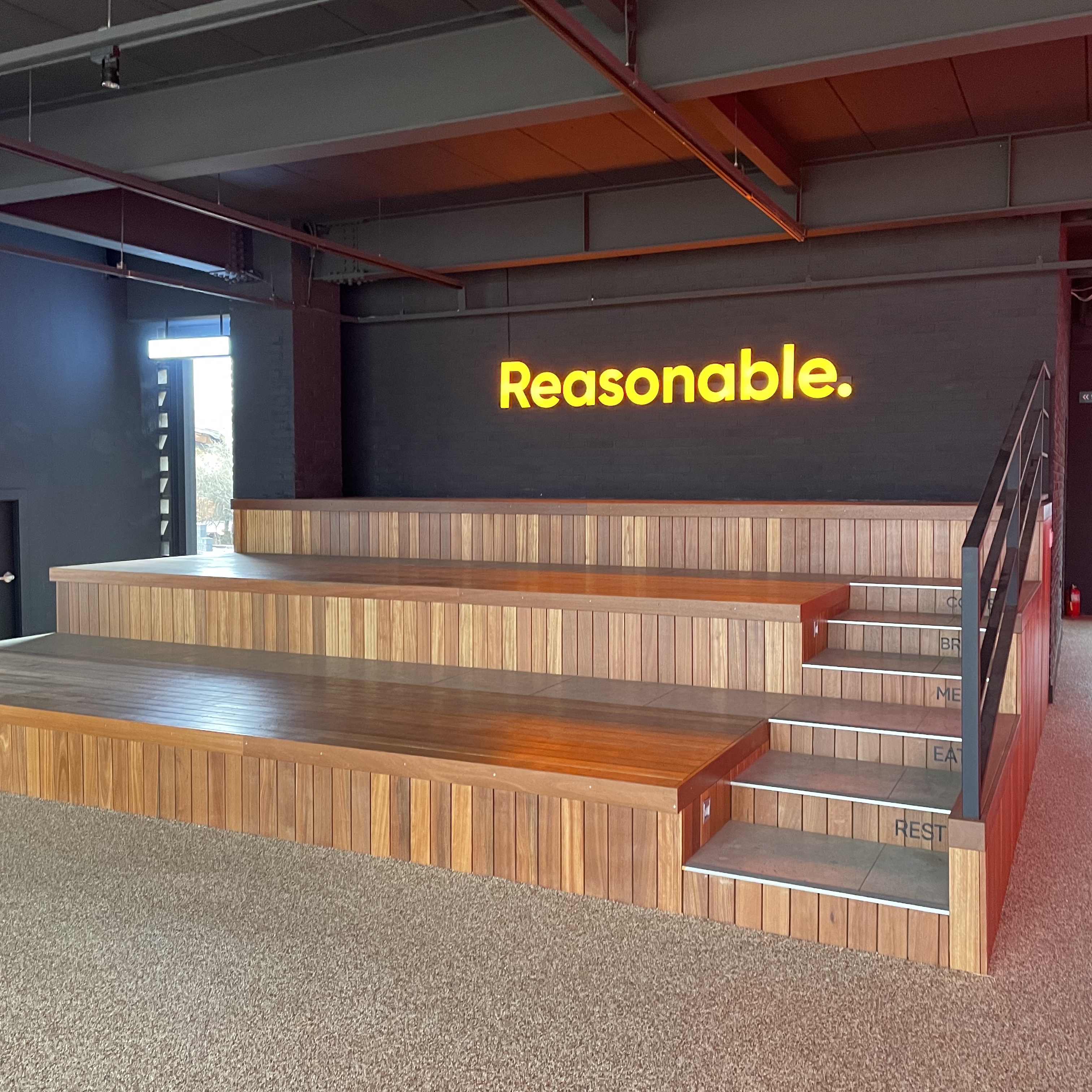 Maison Margiela Replica Paint Drop Sneakers 착용 스타일 - 2