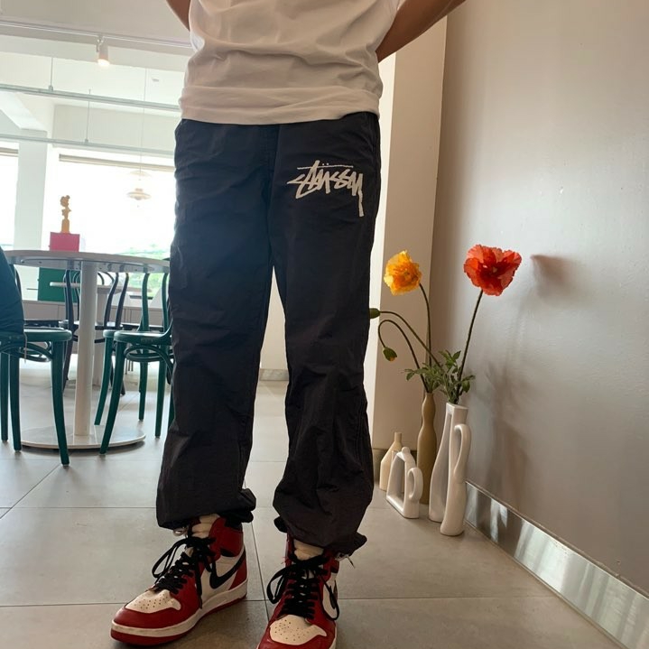 Nike x Stussy Beach Pants Off Noir 착용 스타일 - 2