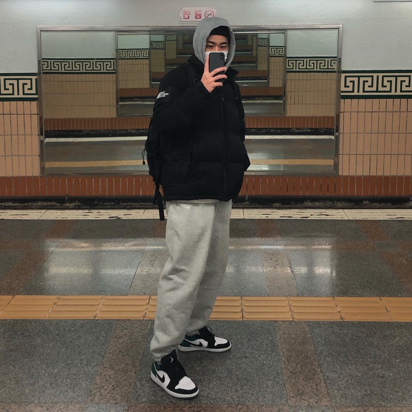 Jordan 1 Low White Black Mystic Green 착용 스타일