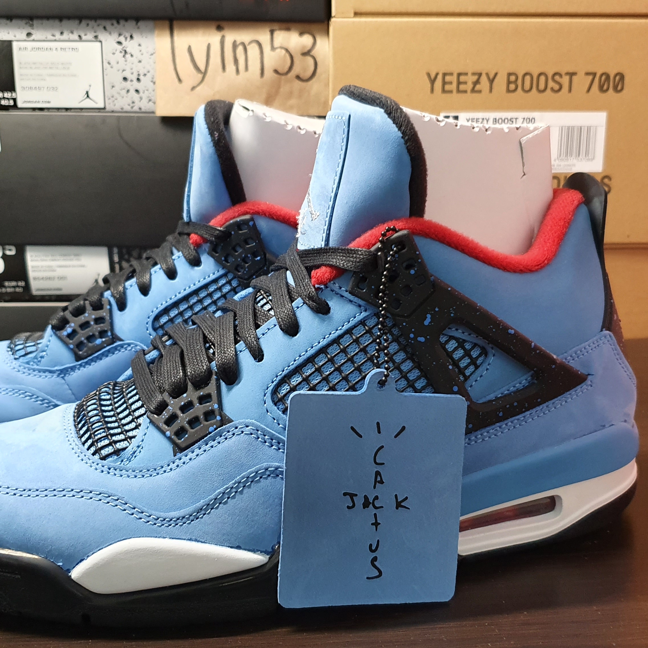 Jordan 4 x Travis Scott Retro Cactus Jack 착용 스타일 - 2