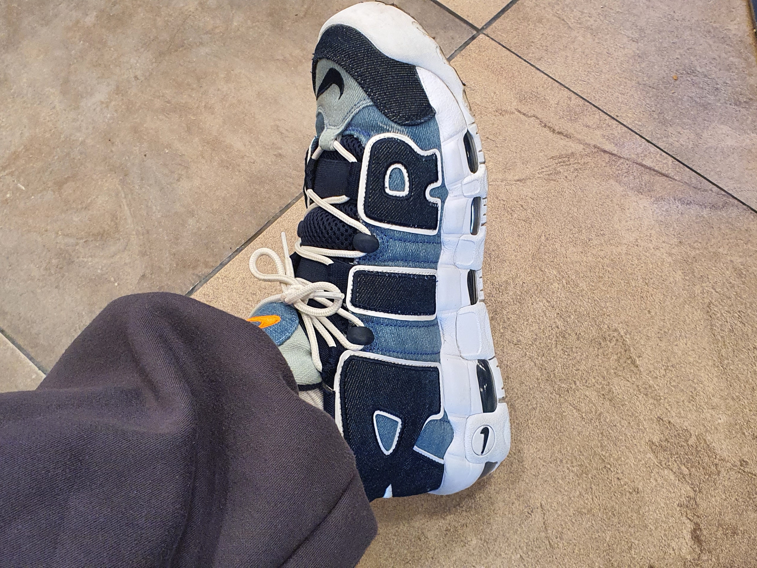 Nike Air More Uptempo 96 Denim 착용 스타일