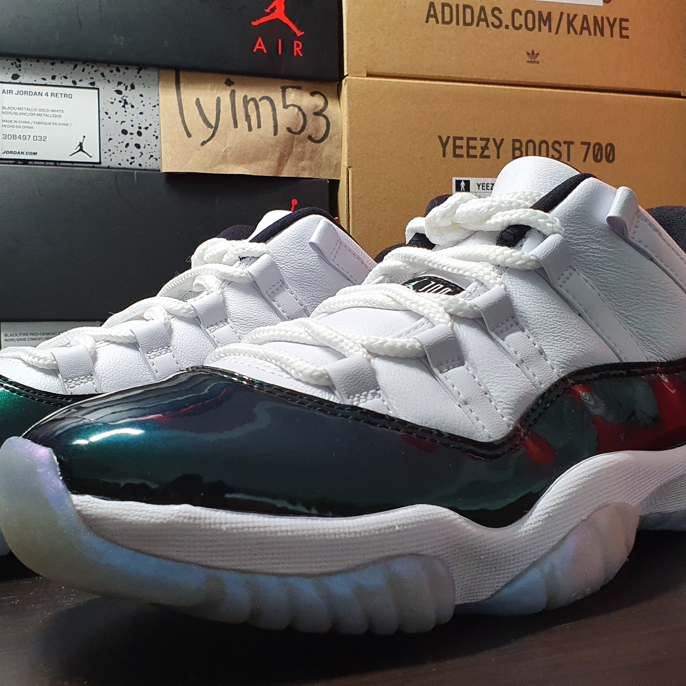 Jordan 11 Retro Low Iridescent 착용 스타일 - 2