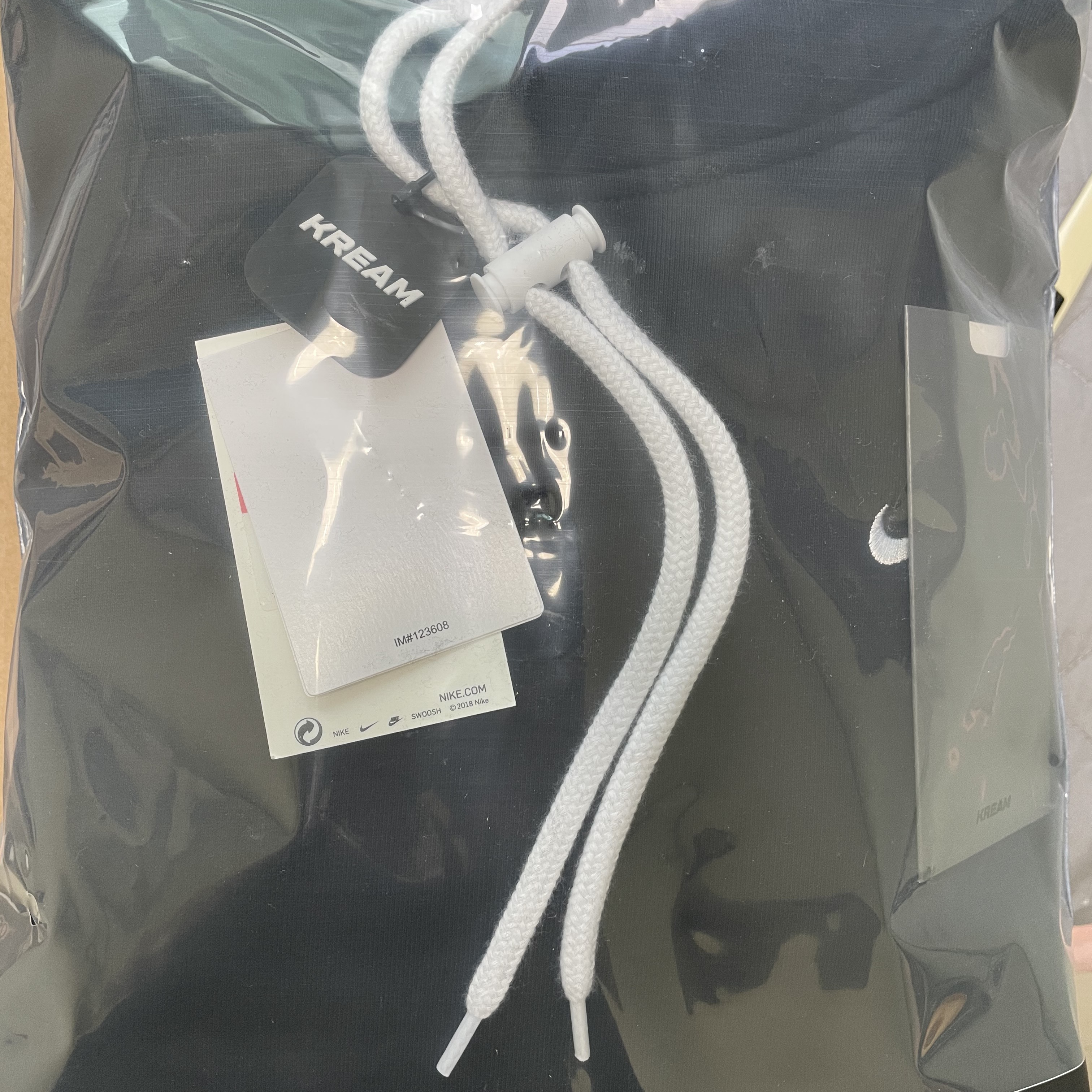 Nike M NRG Hoodie Black 착용 스타일 - 2