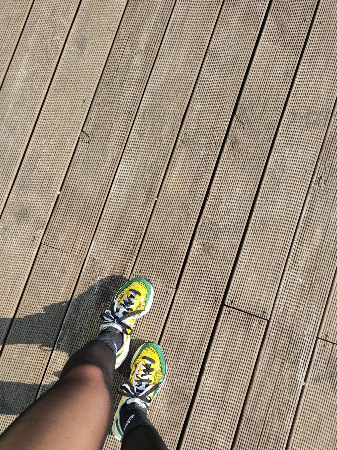 Nike x Sacai VaporWaffle Tour Yellow & Gorge Green Sail 착용 스타일