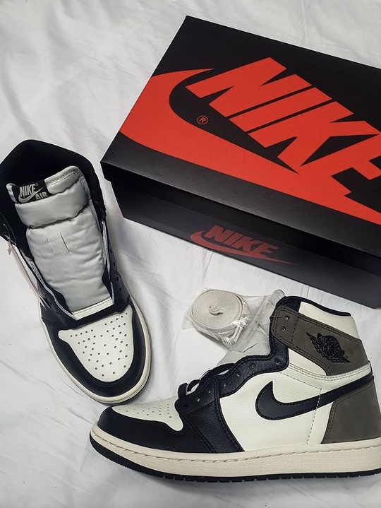 Jordan 1 Retro High OG Black Mocha 착용 스타일