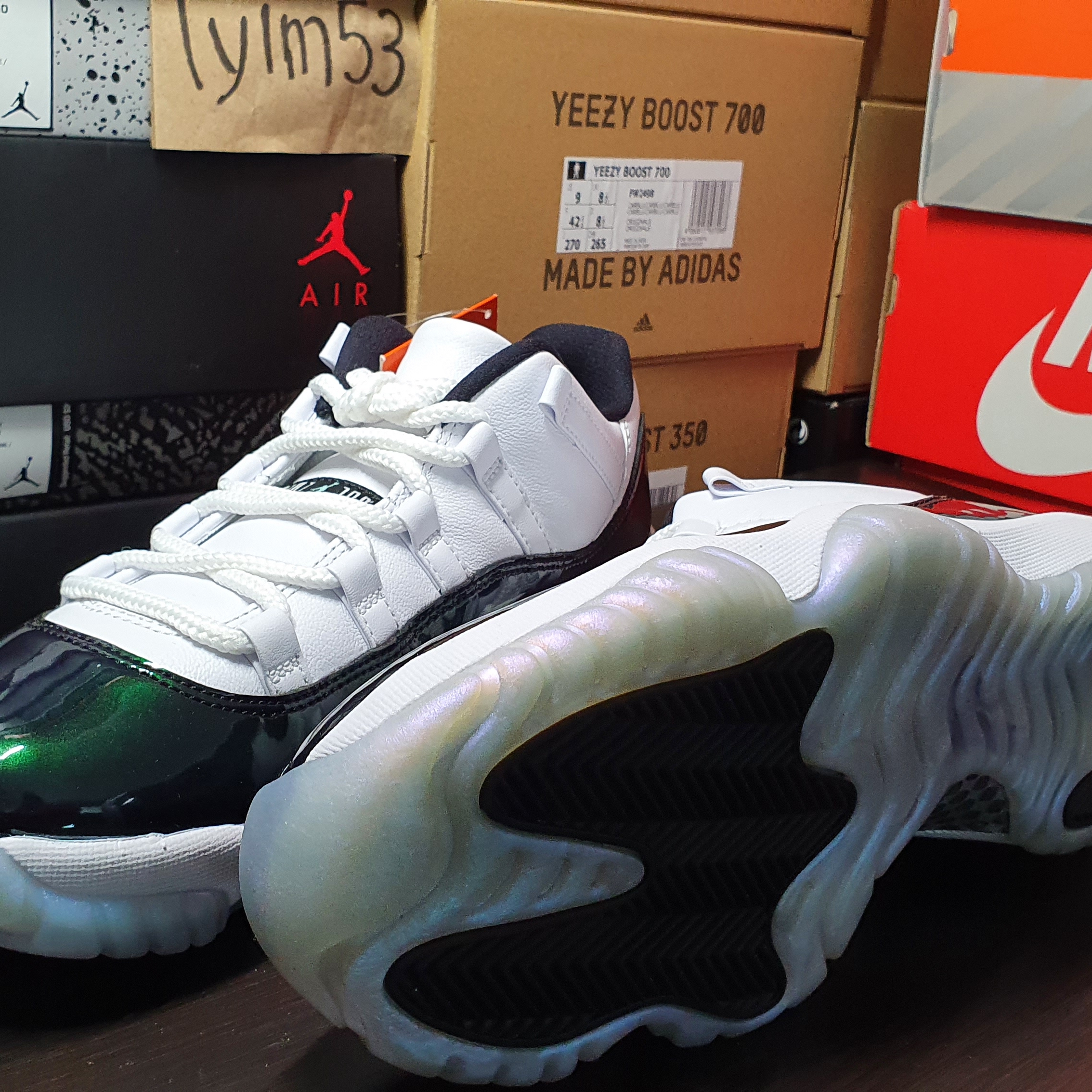 Jordan 11 Retro Low Iridescent 착용 스타일 - 3