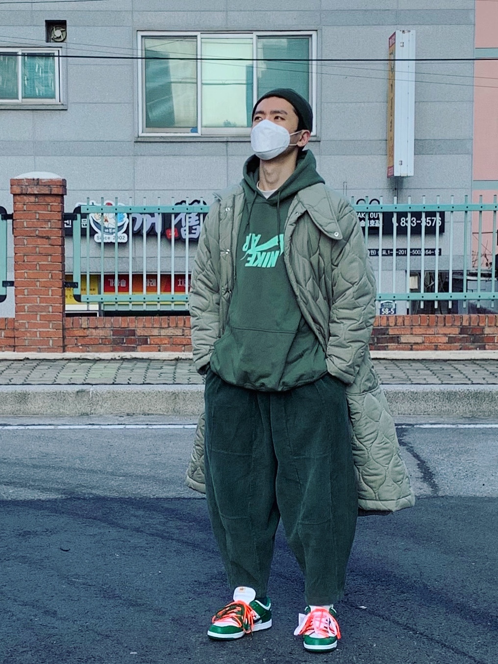 Nike x Off-White Dunk Low Pine Green 착용 스타일 - 1