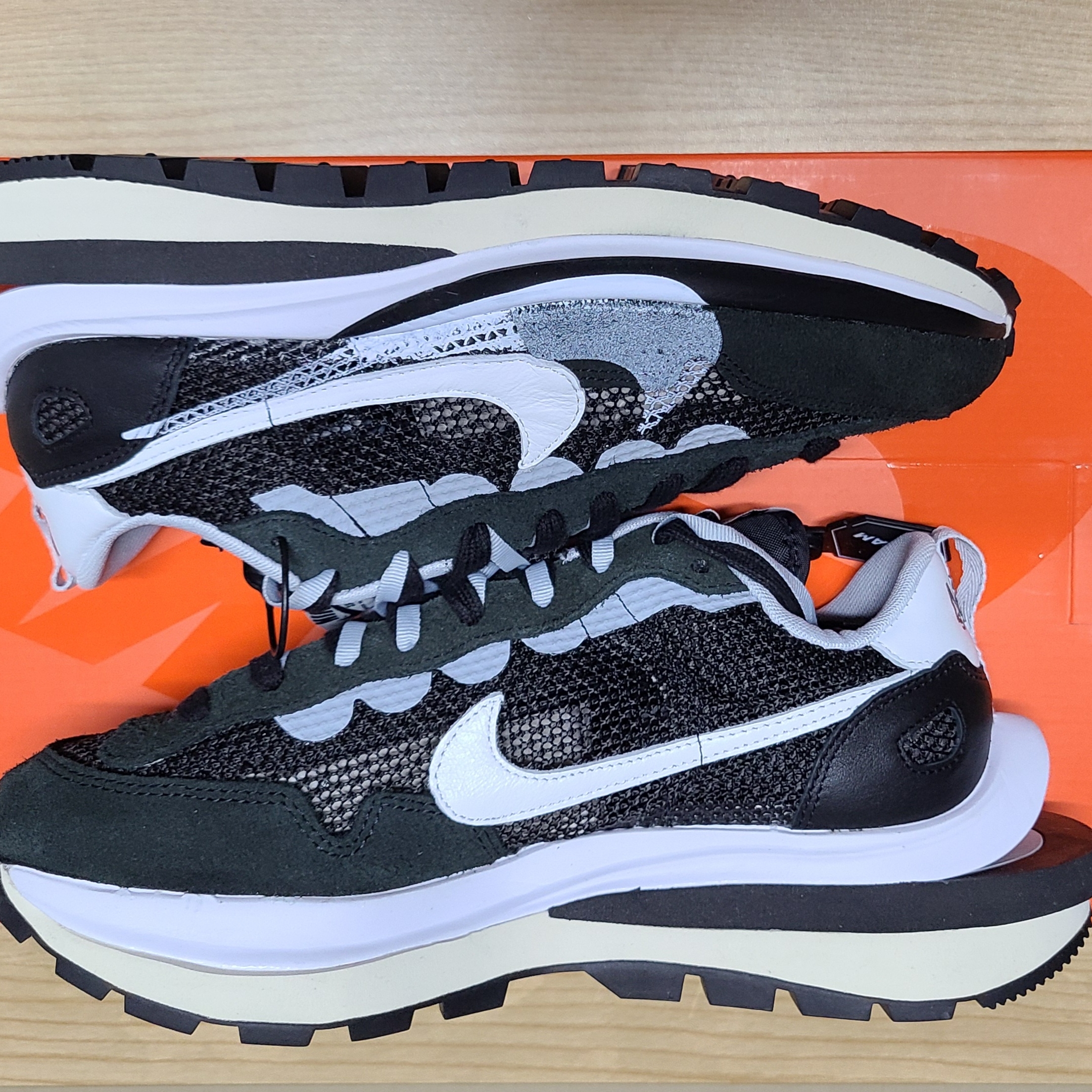 Nike x Sacai VaporWaffle Black White, IAB Studio Half Zip Pullover Light Gray 착용 스타일 - 4