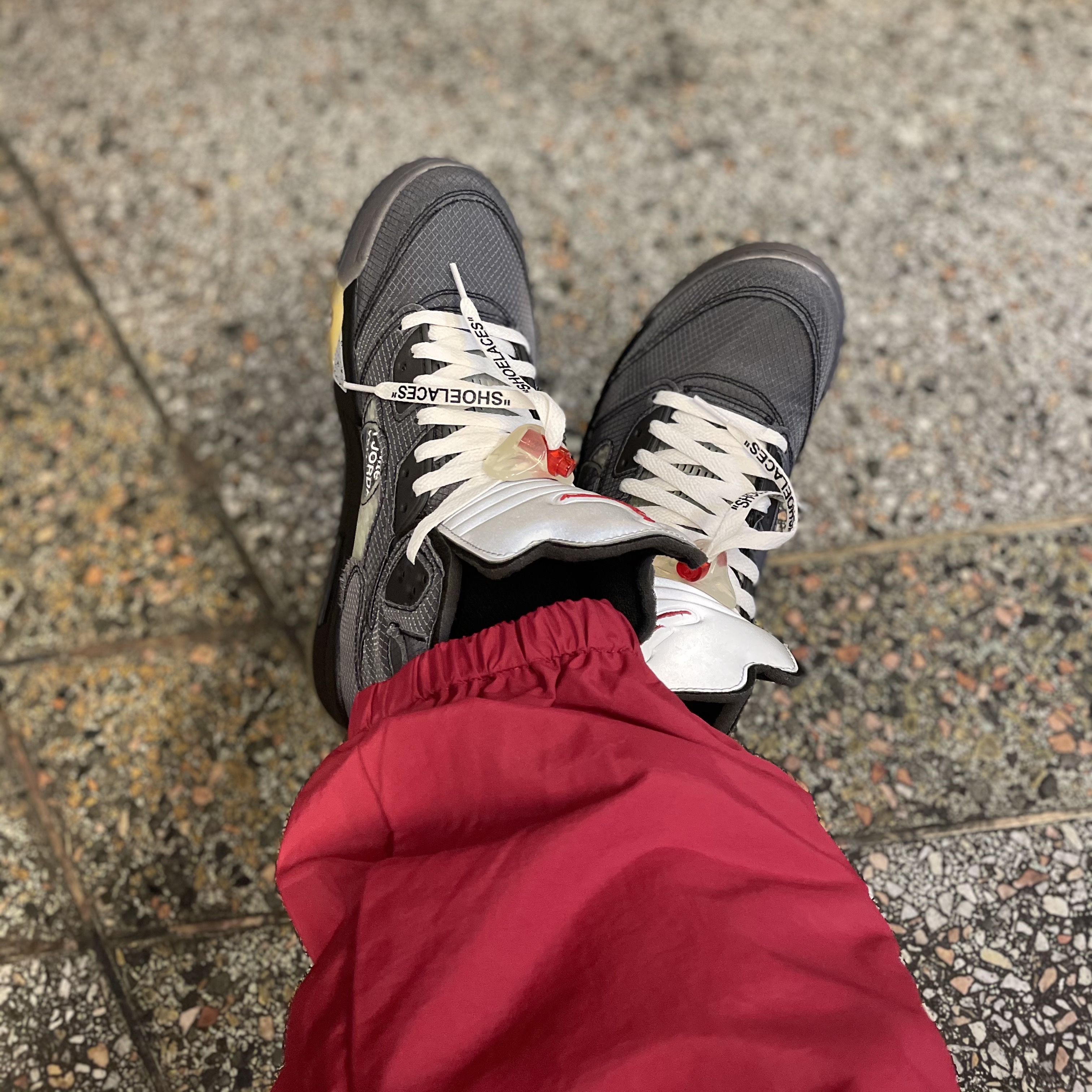 Jordan 5 x Off-White Retro SP Black Muslin 착용 스타일 - 2
