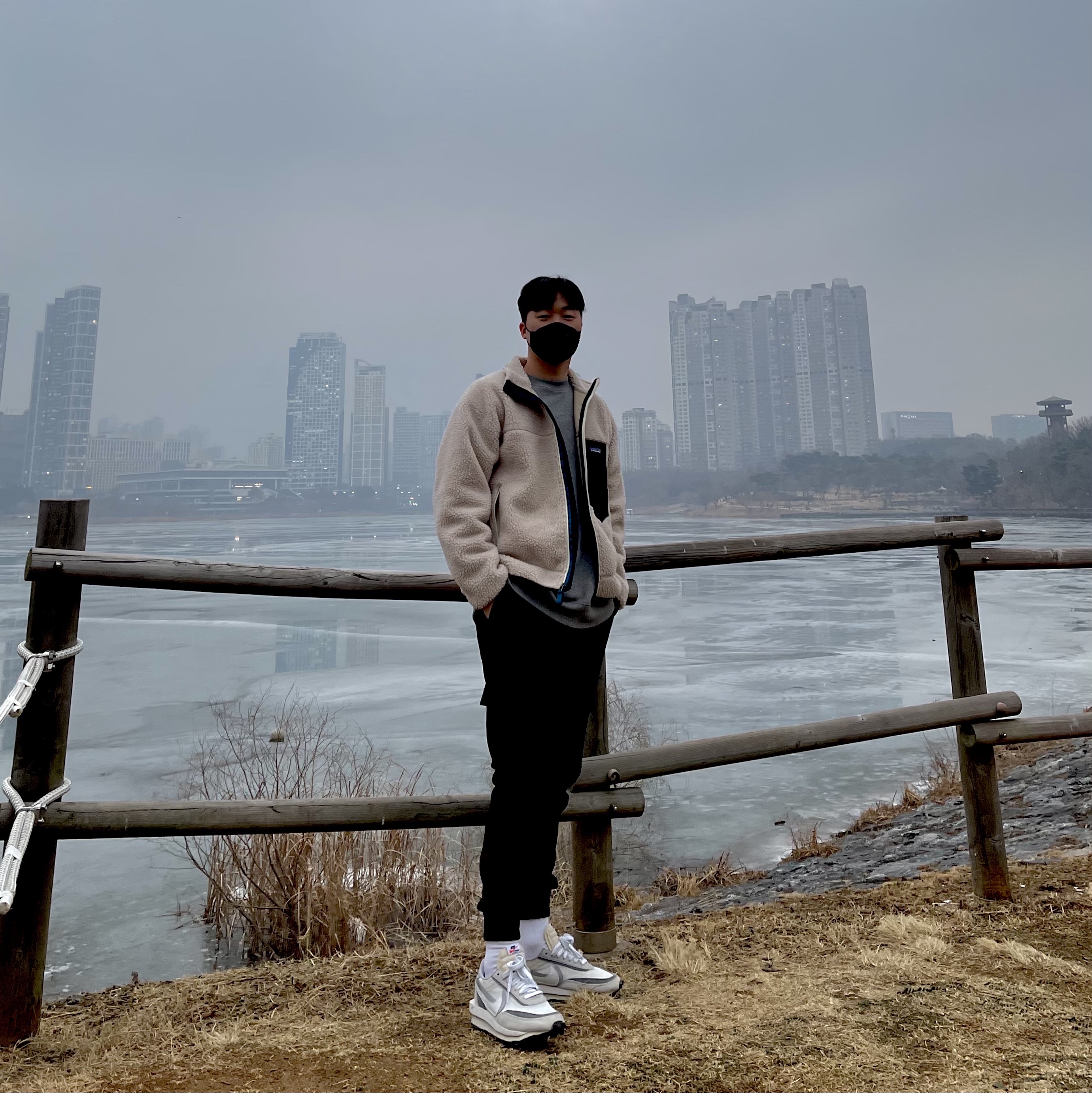 Nike x Sacai LDWaffle Summit White 착용 스타일