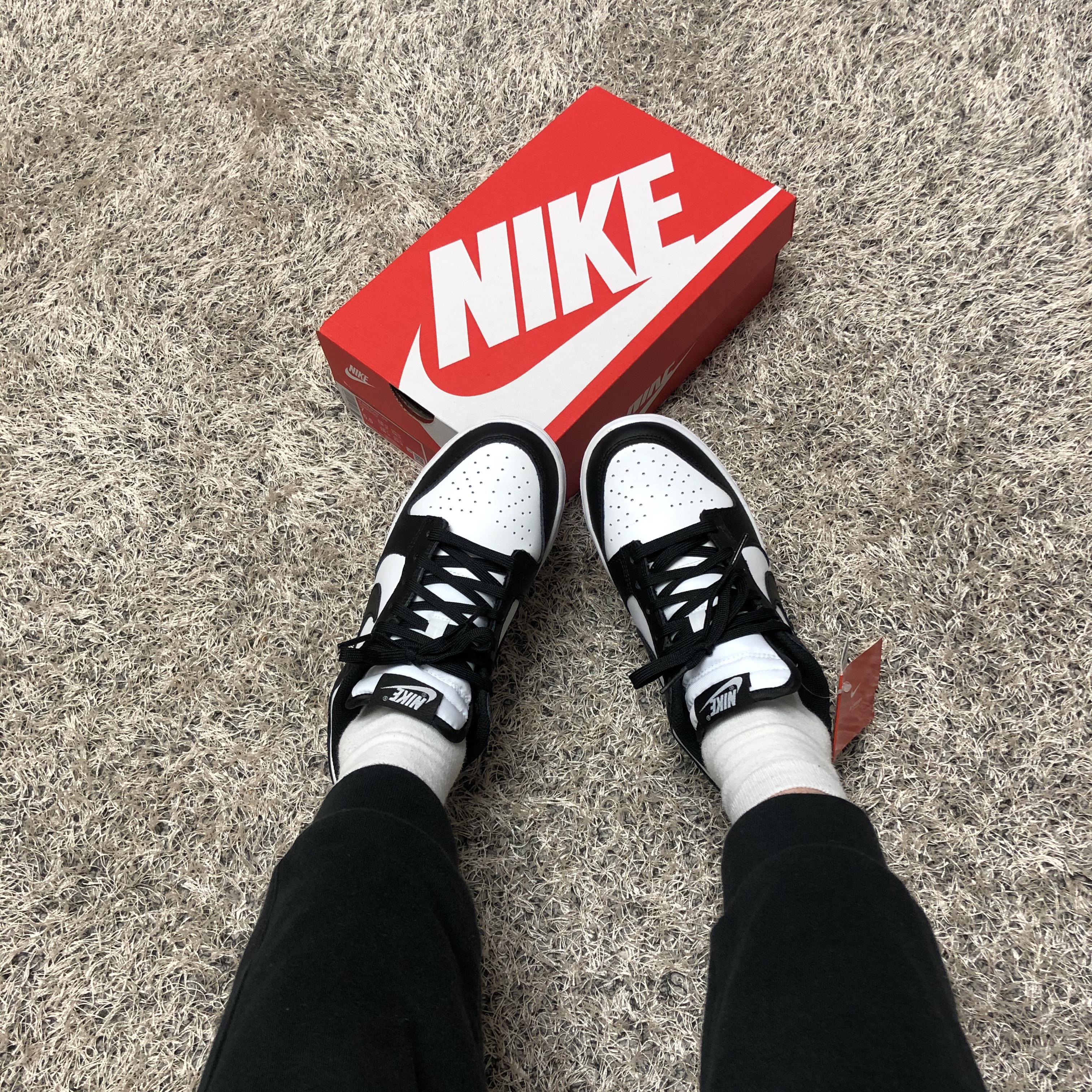 (W) Nike Dunk Low Black, Nike Dunk Low Retro Black 착용 스타일 - 1