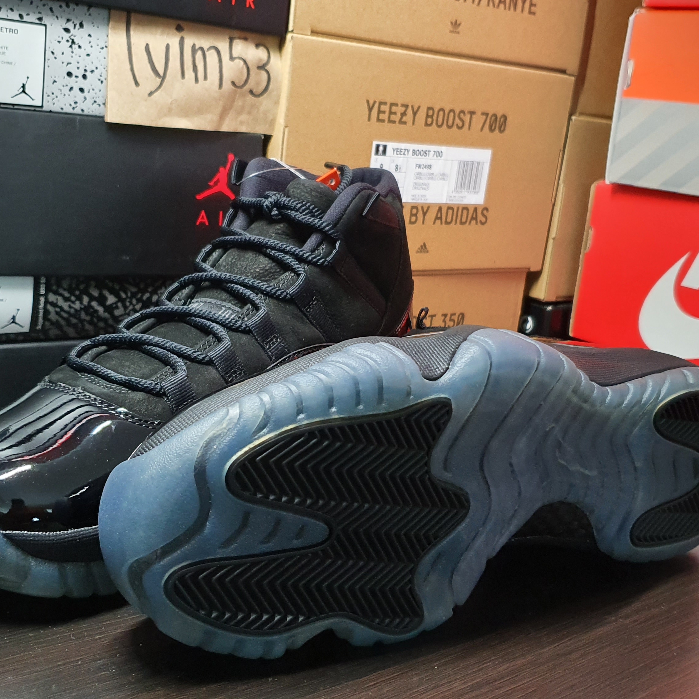 Jordan 11 Retro Cap and Gown 착용 스타일 - 2