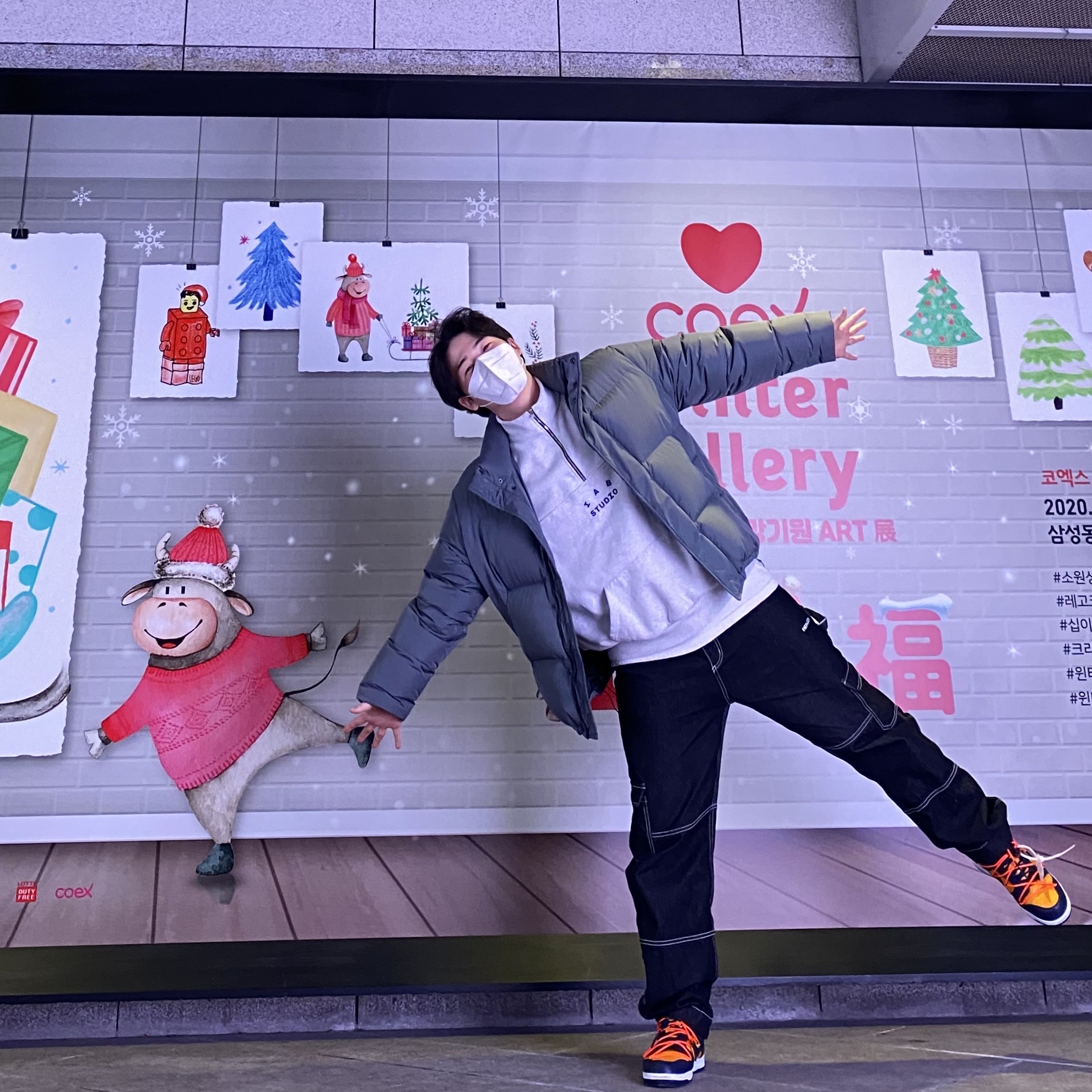 IAB Studio Half Zip Pullover Light Gray, Nike x Off-White Dunk Low University Gold Midnight Navy 착용 스타일