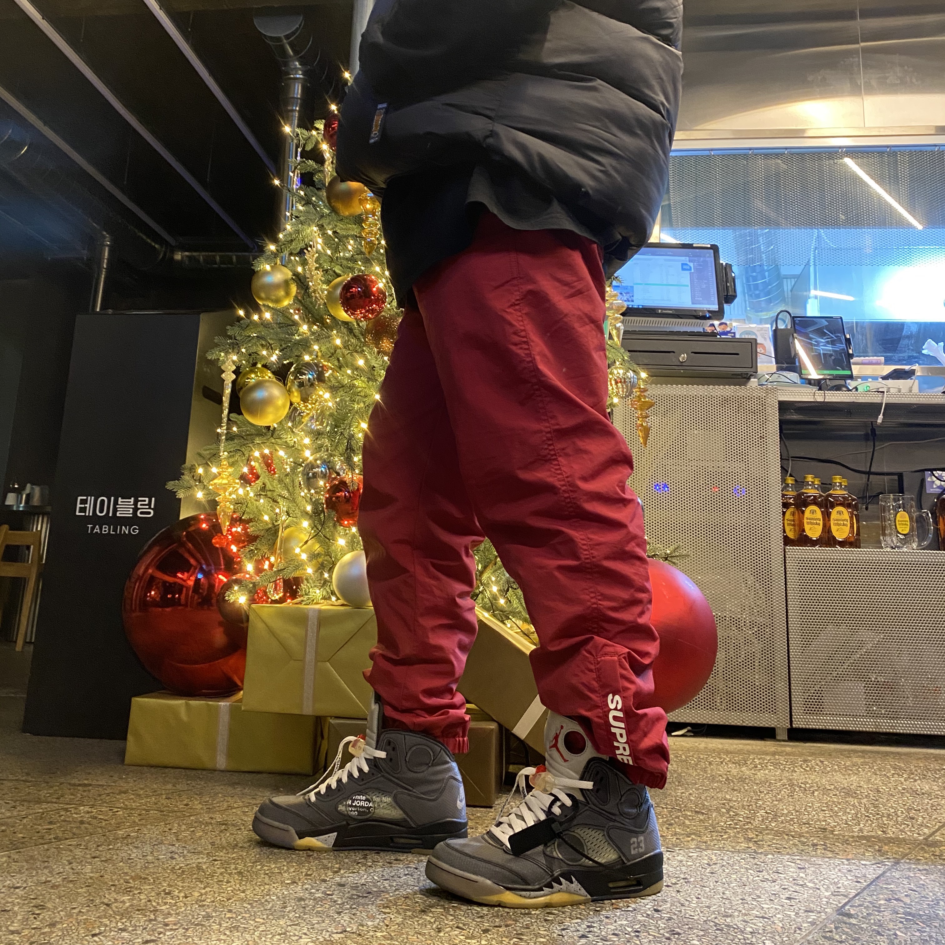 Jordan 5 x Off-White Retro SP Black Muslin 착용 스타일