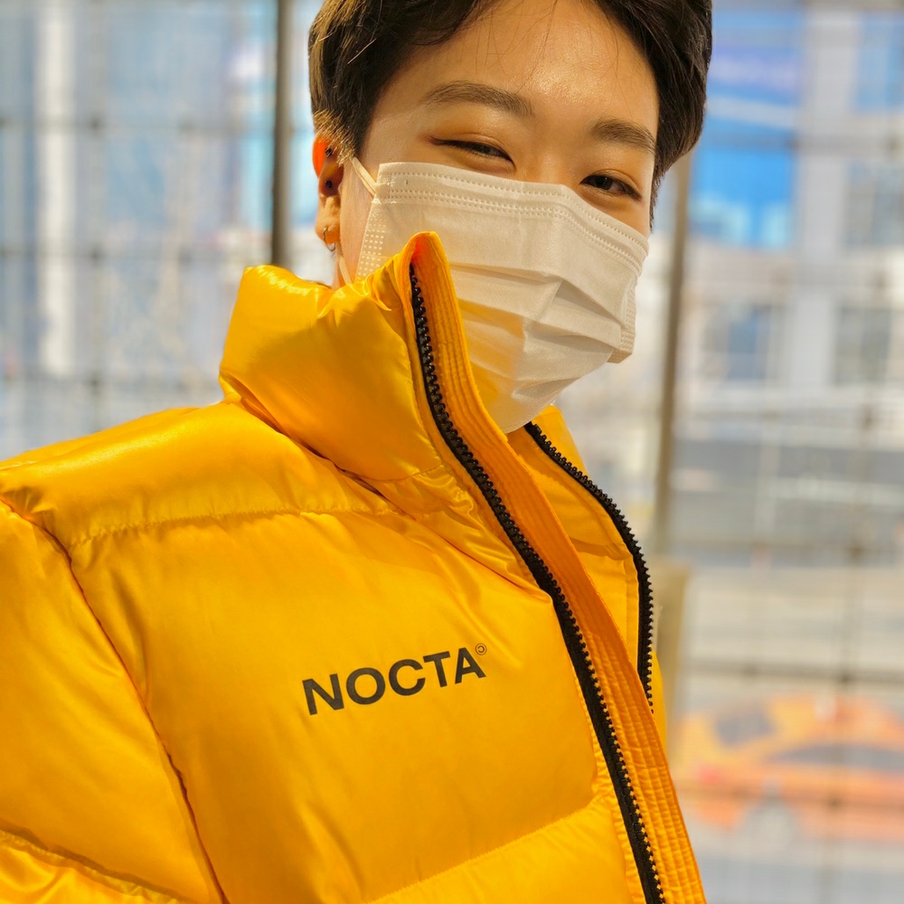 Nike x Drake Nocta Puffer Jacket University Gold - US/EU, Nike x Drake Nocta Puffer Jacket University Gold - Asia 착용 스타일 - 2