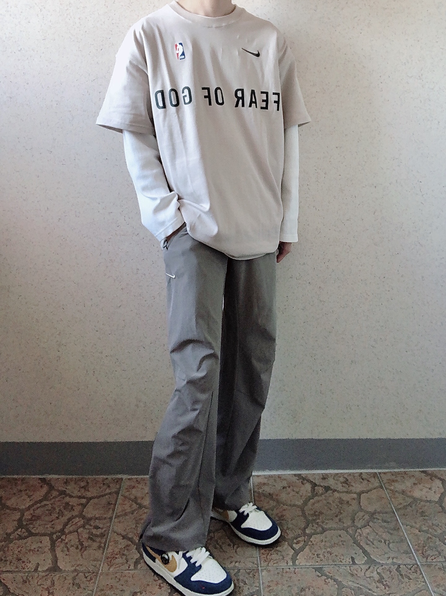 Nike x Kasina Dunk Low 80's Bus, Nike x Fear of God Warm Up T-Shirt Oatmeal 착용 스타일