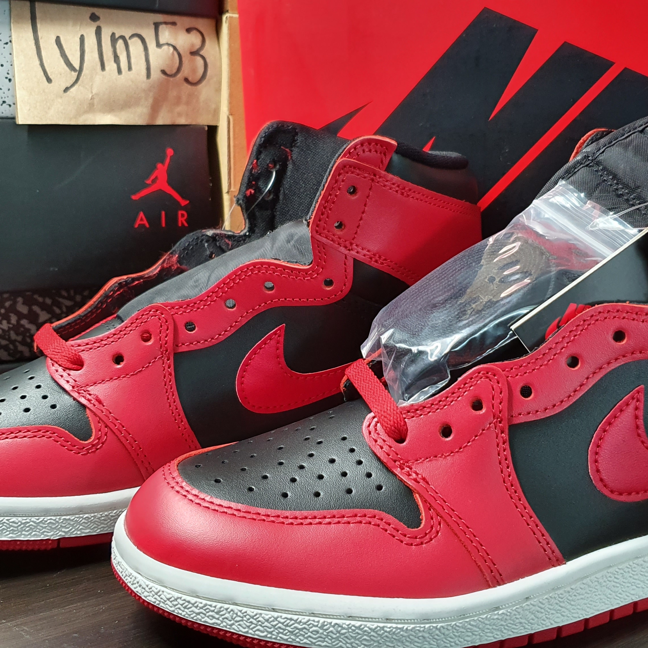Jordan 1 High 85 Varsity Red 착용 스타일 - 3