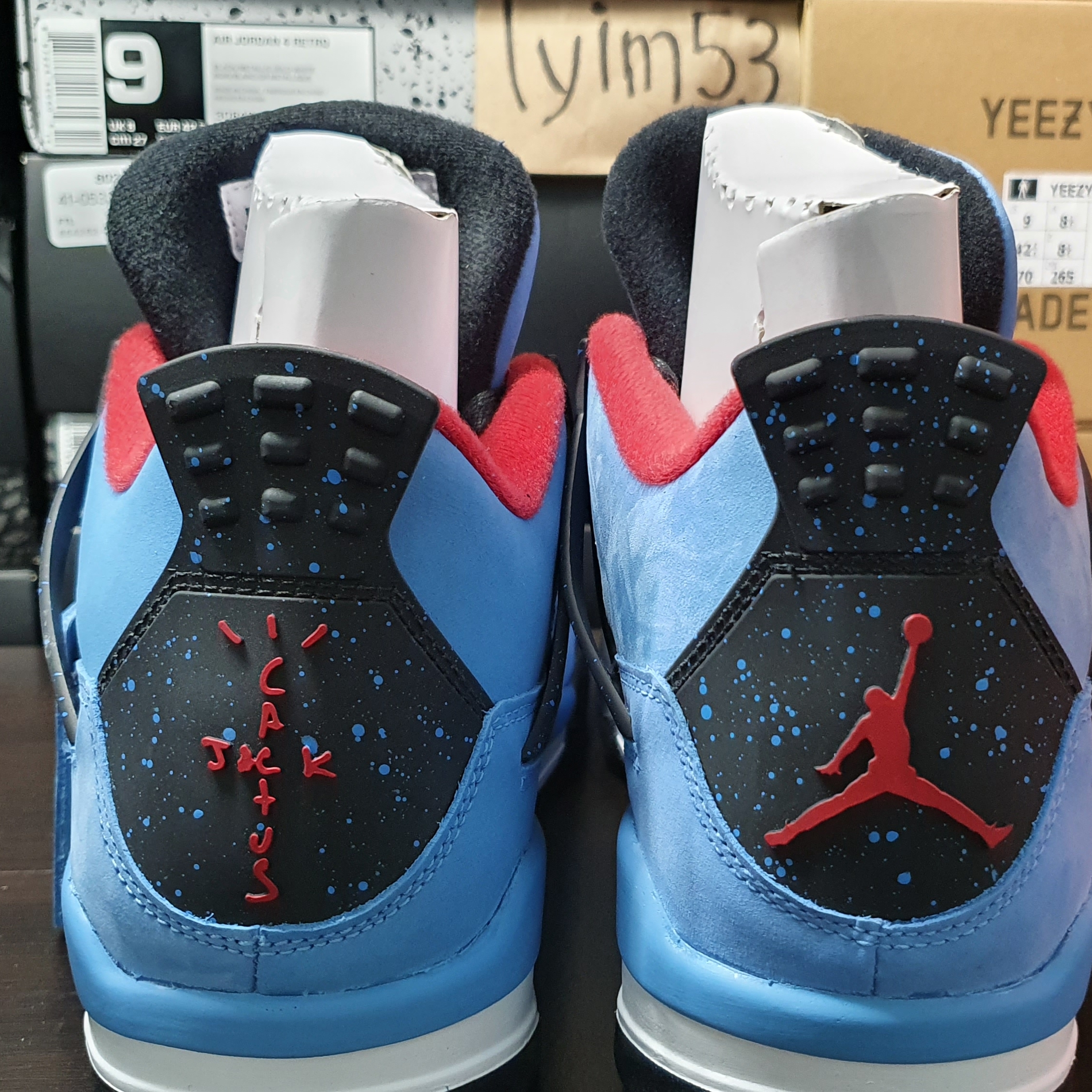 Jordan 4 x Travis Scott Retro Cactus Jack 착용 스타일 - 3
