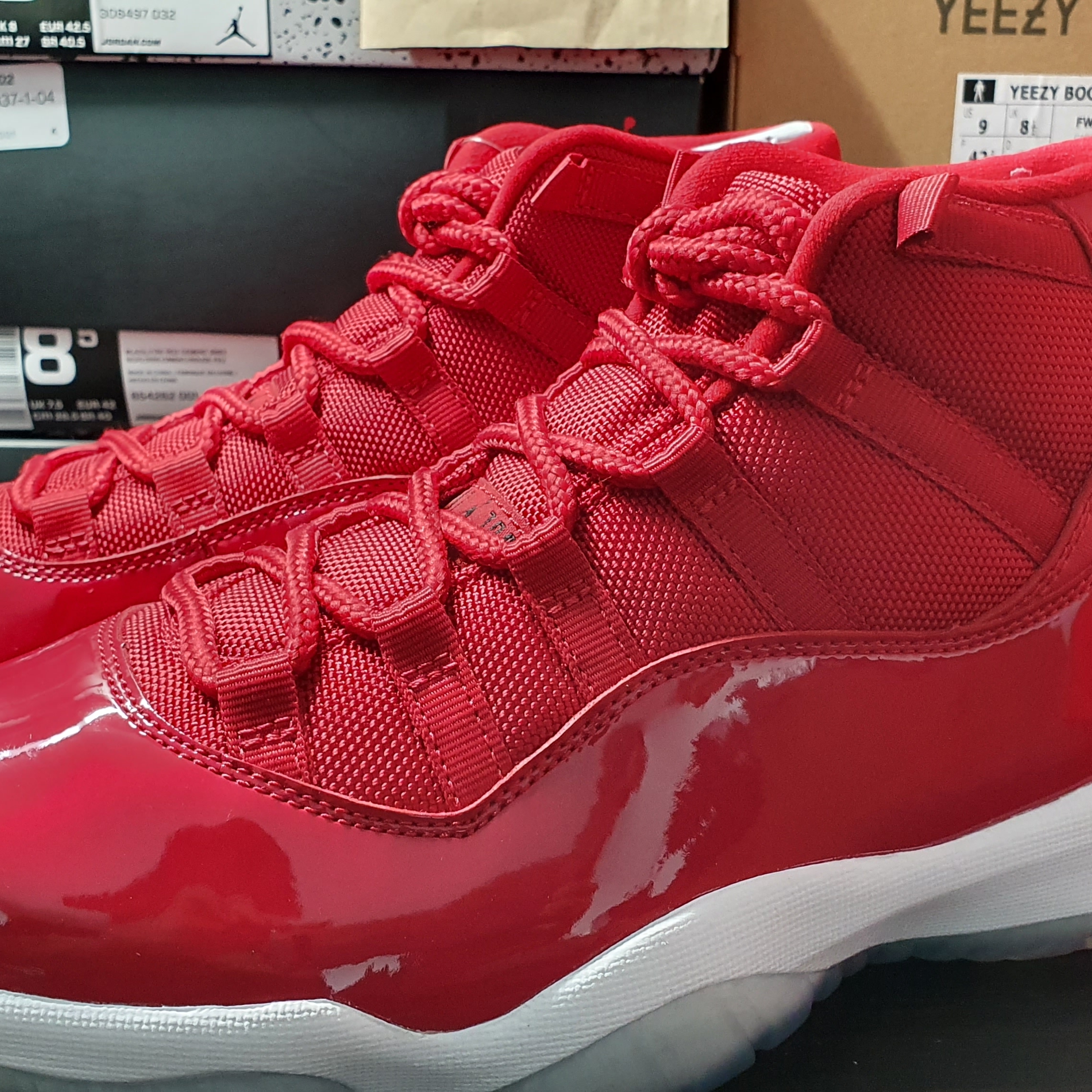 Jordan 11 Retro Win Like 96 Gym Red 착용 스타일 - 1