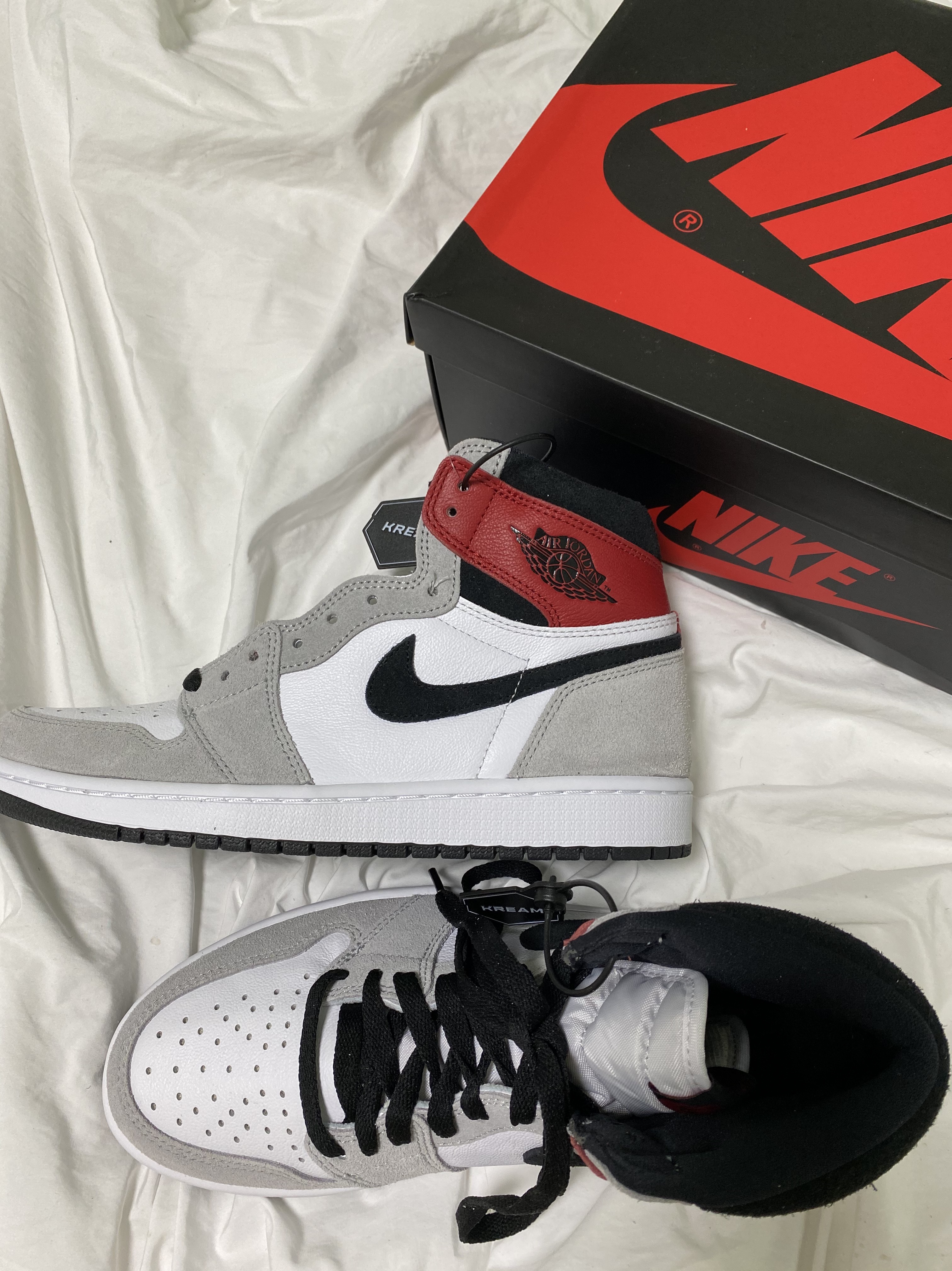 Jordan 1 Retro High OG Light Smoke Grey 착용 스타일 - 1