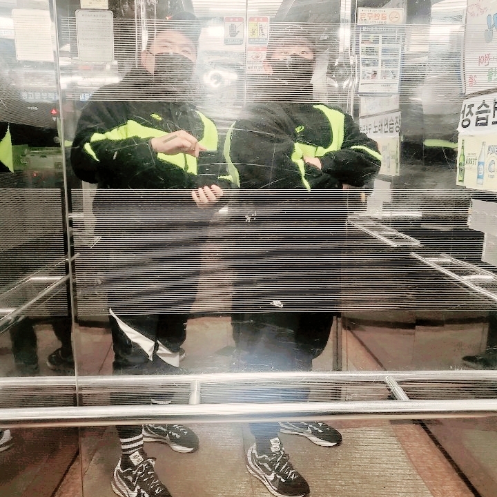 Nike x Sacai VaporWaffle Black White, Nike Big Swoosh Full Zip Jacket Black Volt 착용 스타일
