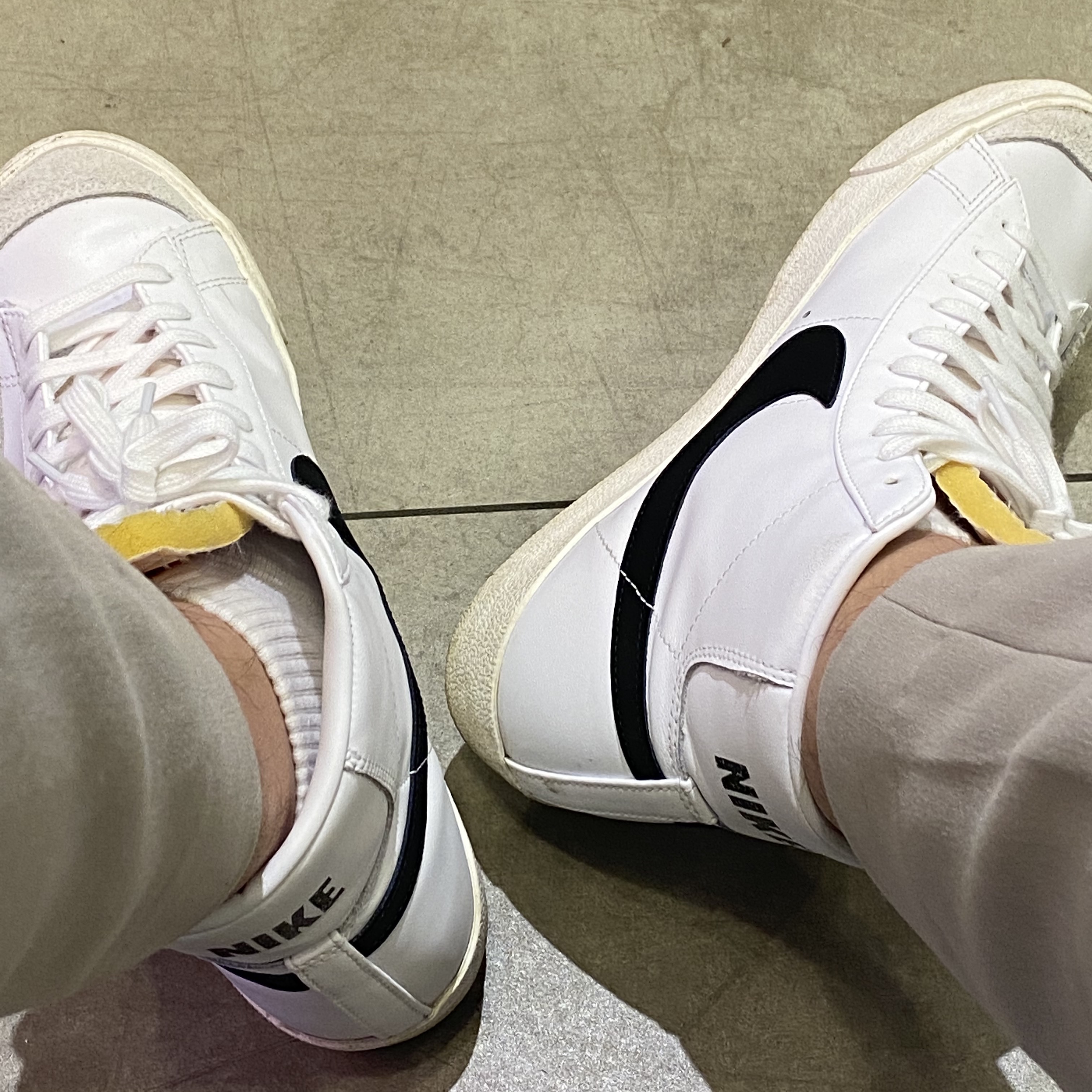 Nike Blazer Mid '77 Vintage White Black 착용 스타일 - 1