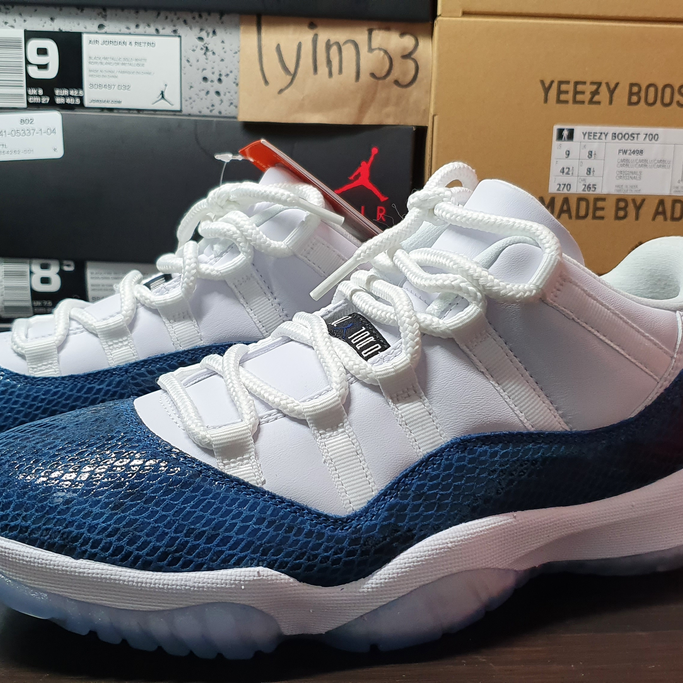 Jordan 11 Retro Low Navy Snakeskin 2019 착용 스타일 - 1