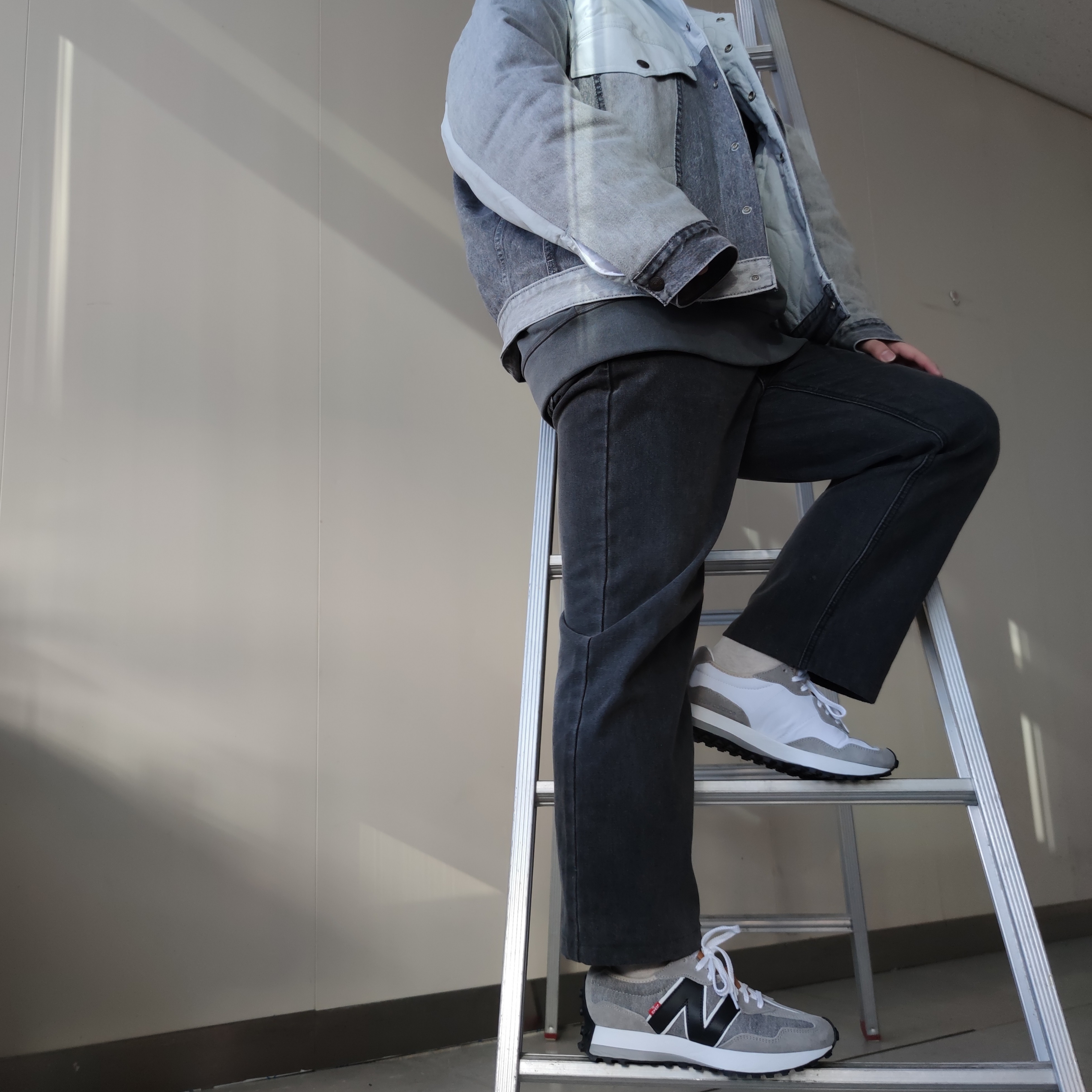New Balance x Levi's 327 Grey (Levi's Tag), Nike Dunk Low Retro Black 착용 스타일 - 1