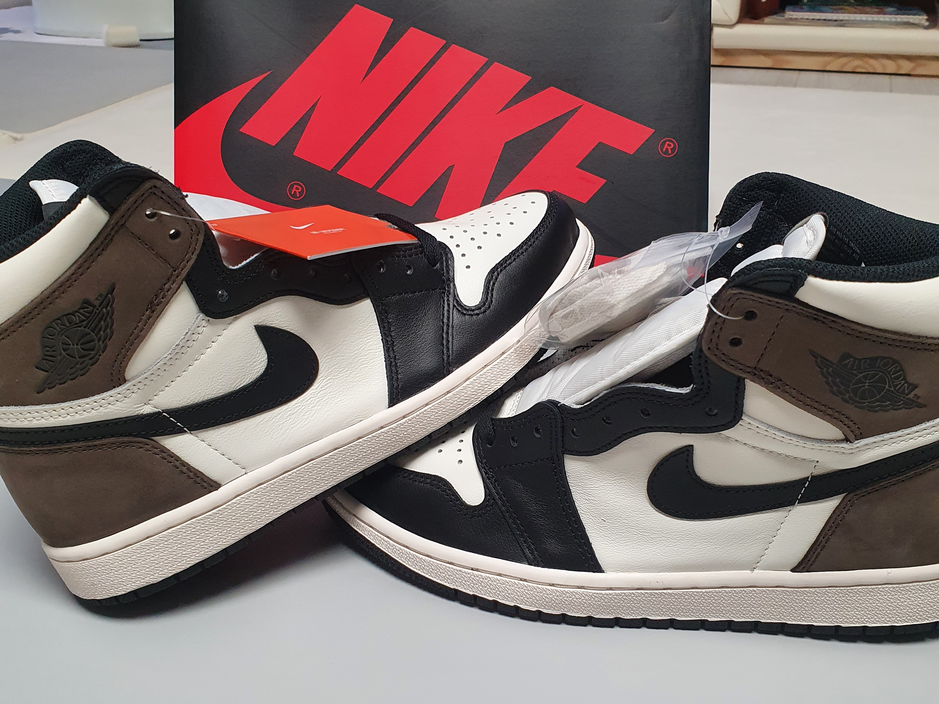 Jordan 1 Retro High OG Black Mocha 착용 스타일