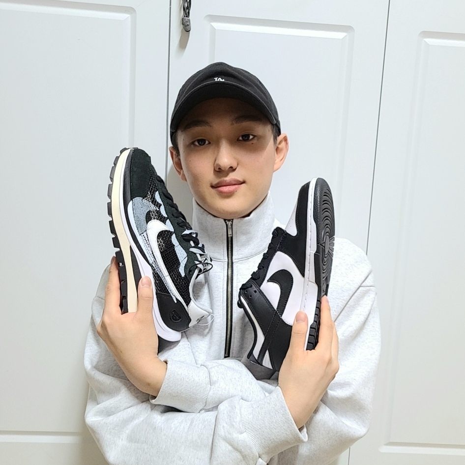 Nike x Sacai VaporWaffle Black White, IAB Studio Half Zip Pullover Light Gray 착용 스타일 - 3